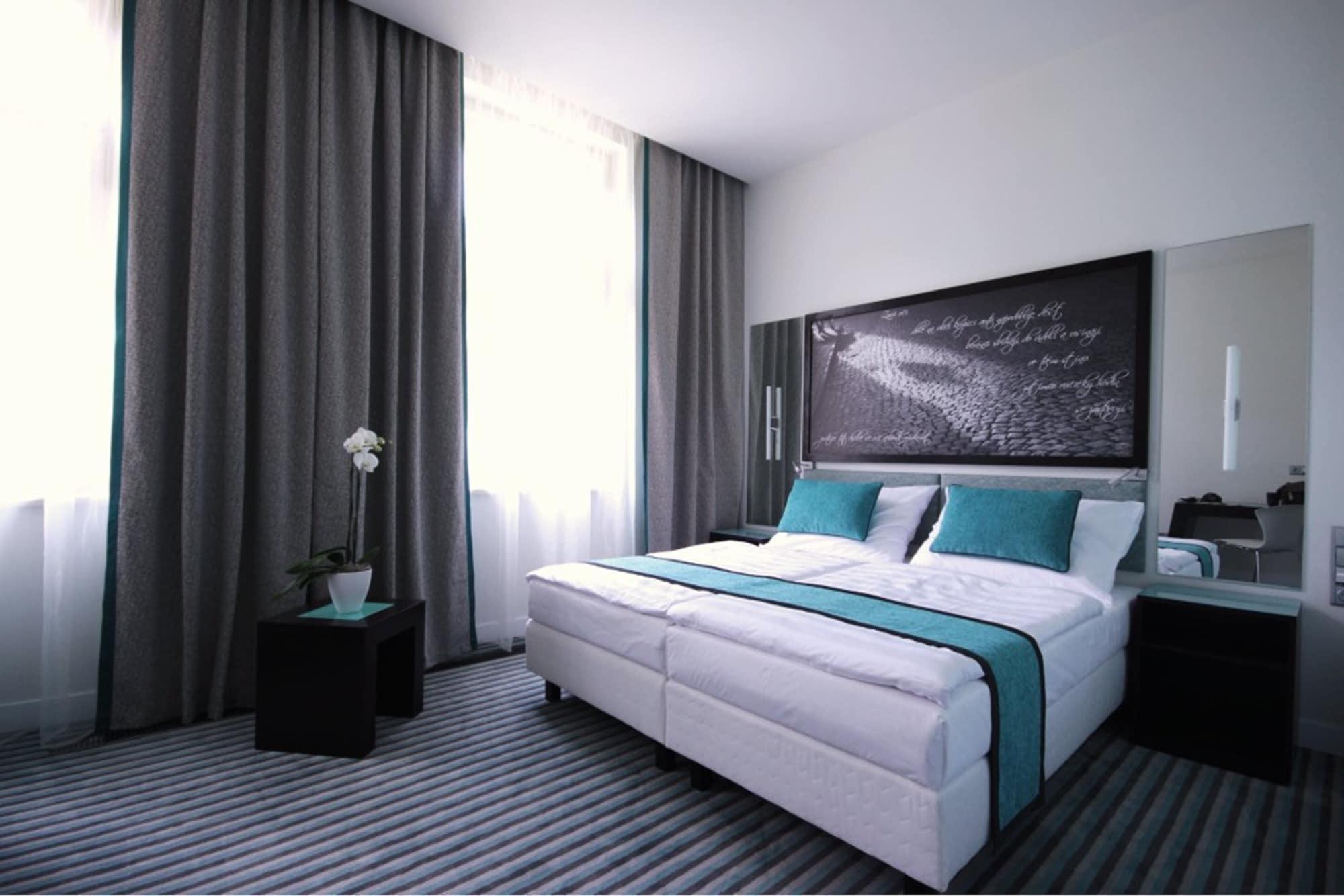Hotel Red & Blue Design