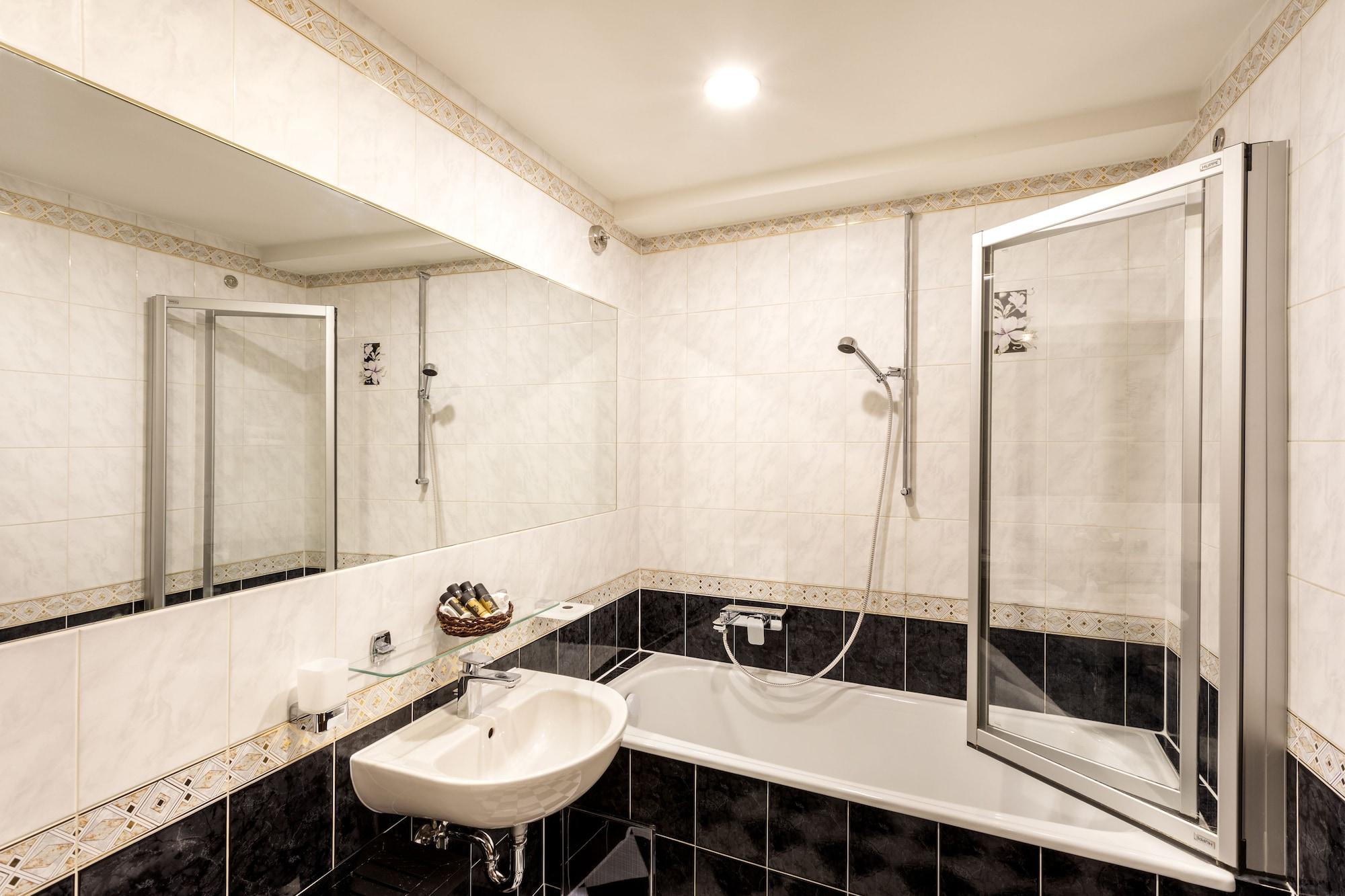 Hotel U Zlateho Stromu 4*