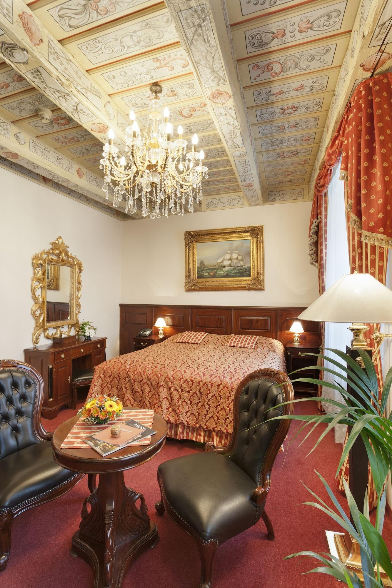 Hotel U Zlateho Stromu 4*