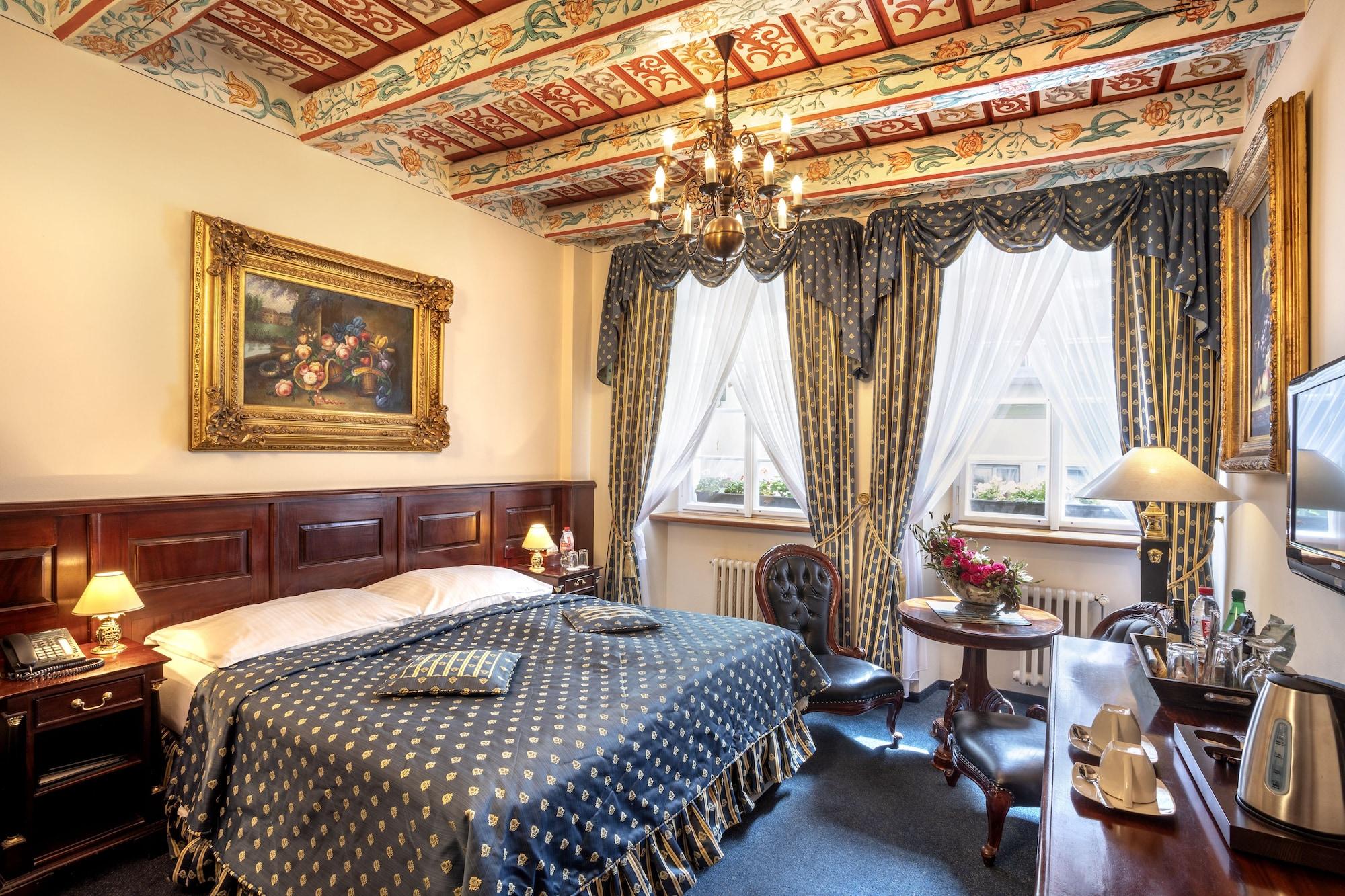 Hotel U Zlateho Stromu 4*