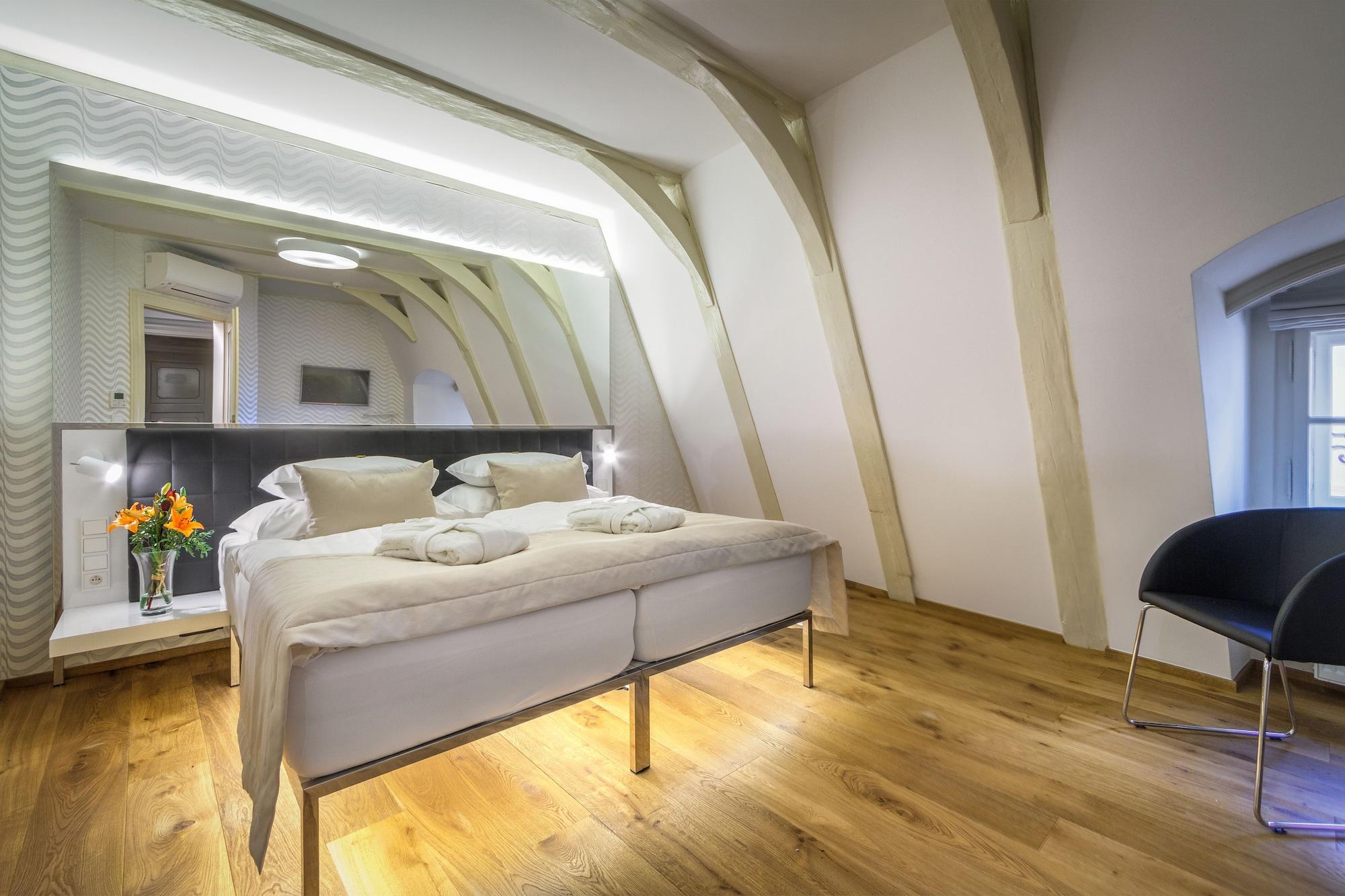 Golden Star Hotel 4*