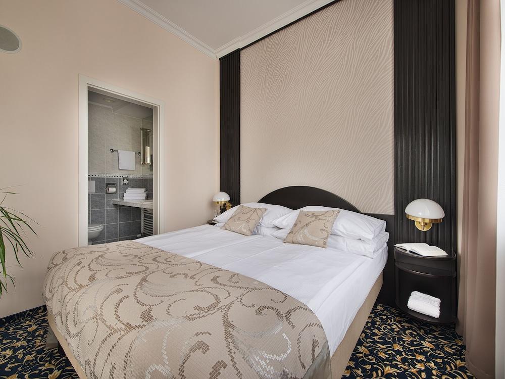 Ea Royal Esprit Prague
