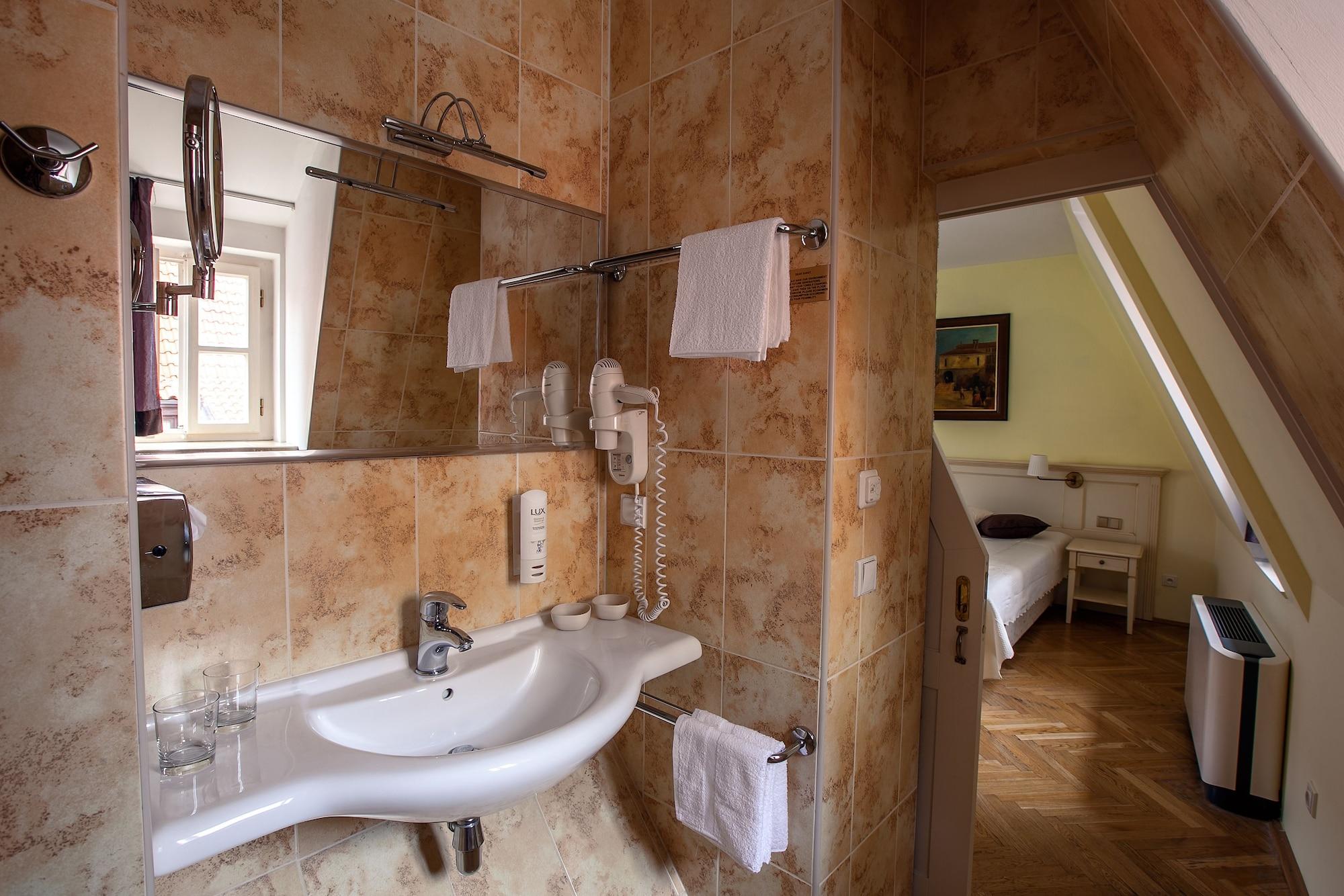 Tyn Yard 4* Prague