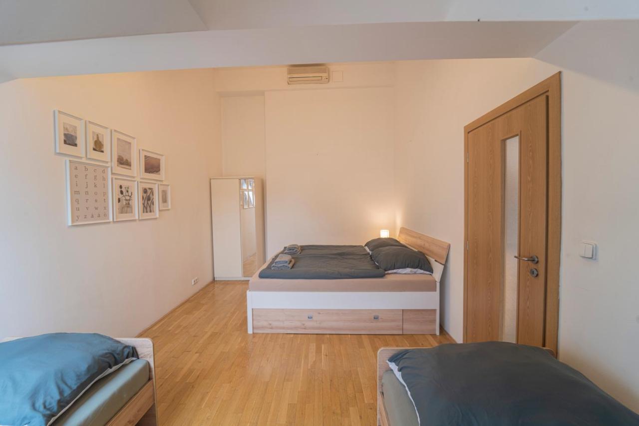 Apartment Free Parking- Cozy In Historical Building Center