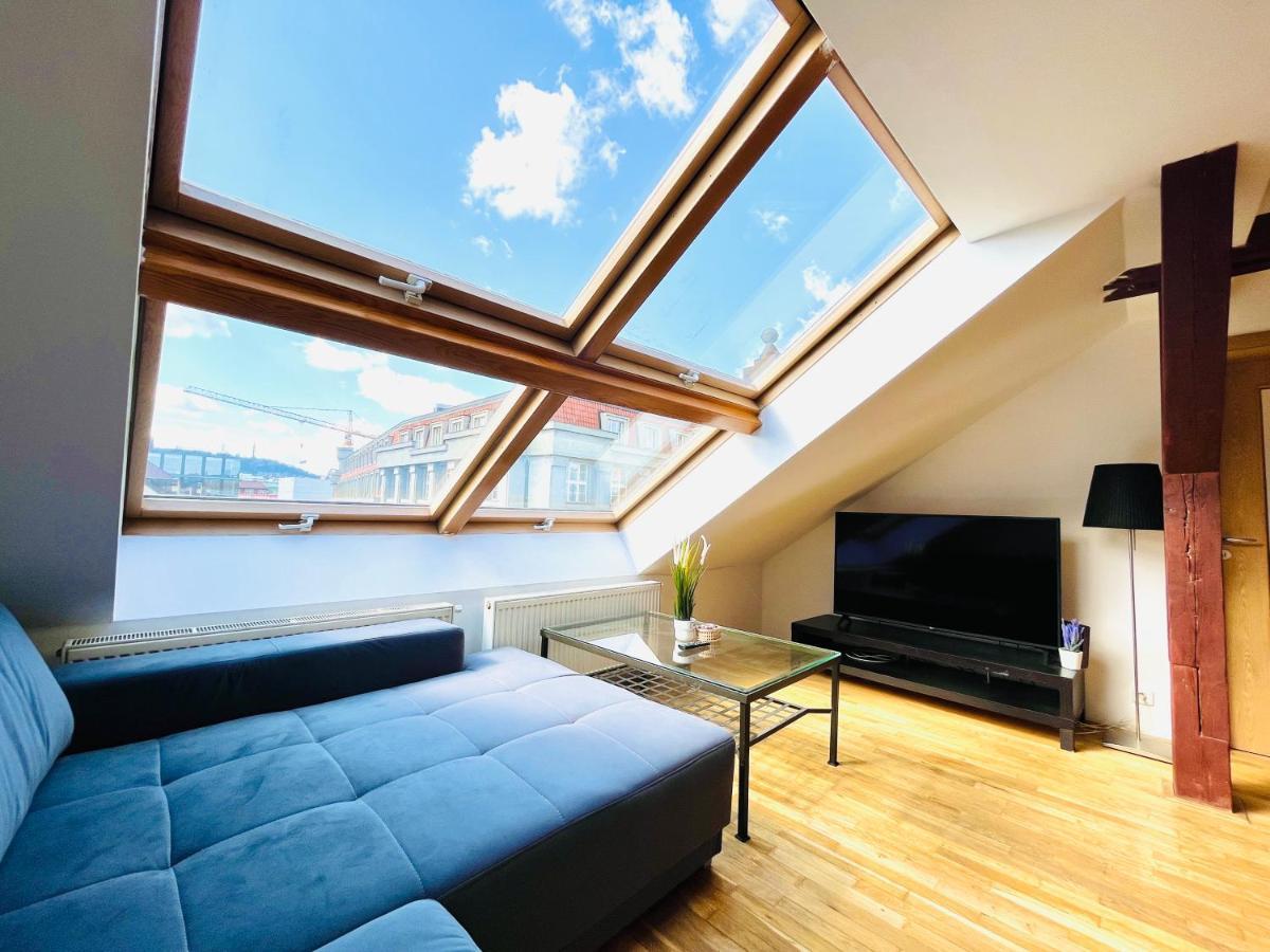 Free Parking- Cozy In Historical Building Center Apartment