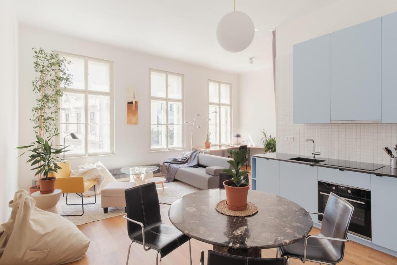 Days - Spacious Designer In Center - Powder Tower Apartment