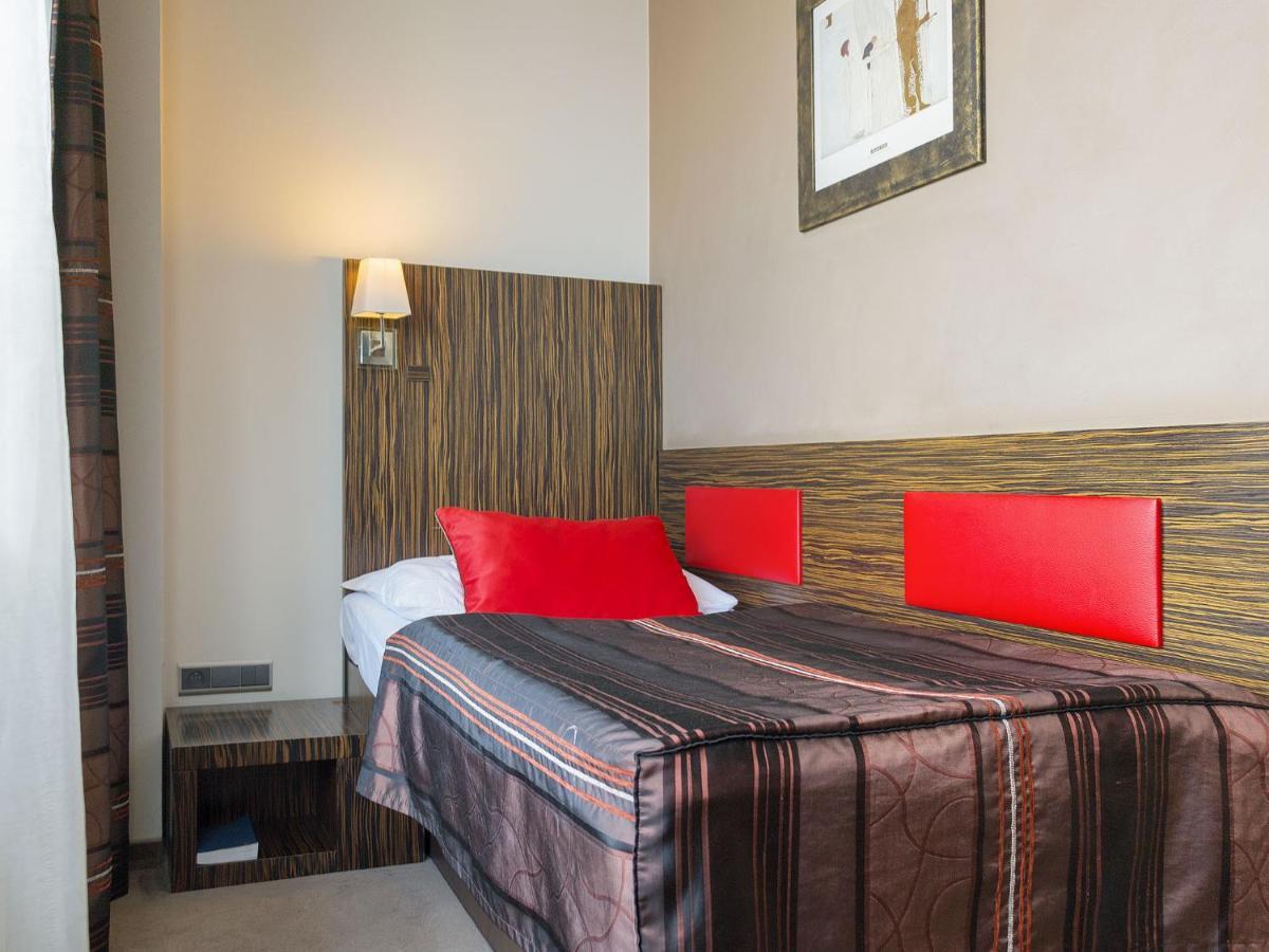 Ea Crystal Palace Hotel 4*