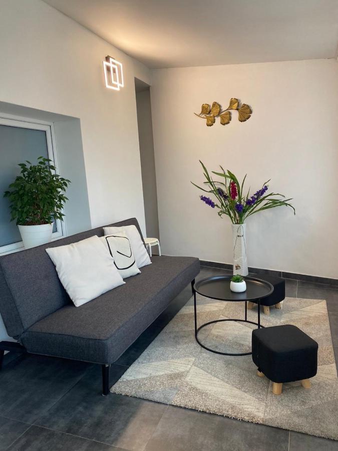 3 In 1 Location Apartment *