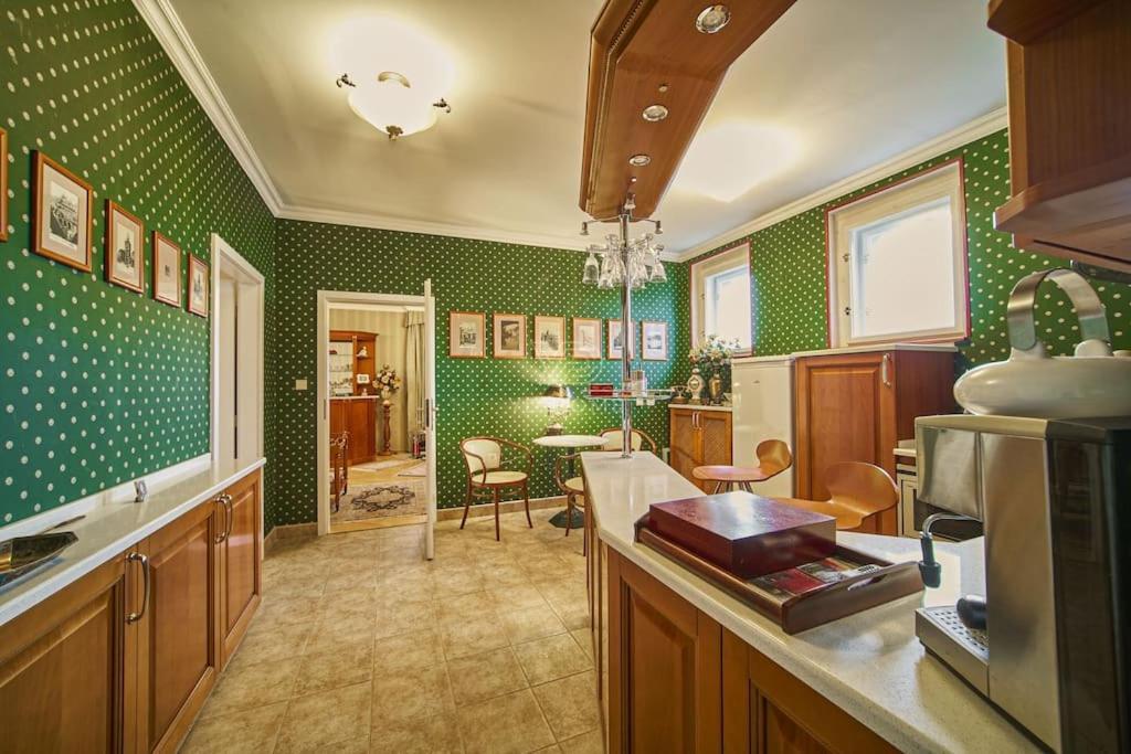 Retro Villa Prague 700Sqm Indoor-Pool, Sauna, Bbq, Table Soccer Villa