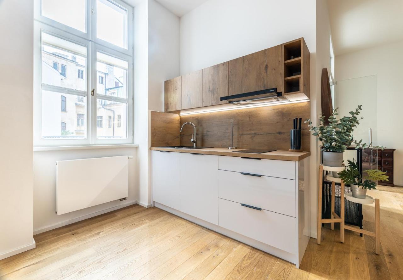 Elegant Located In The Centre Of *