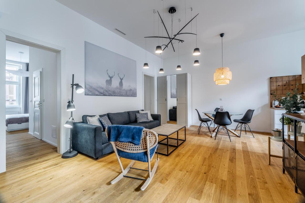 Elegant Located In The Centre Of Apartment *