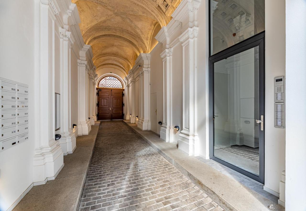 Elegant Located In The Centre Of