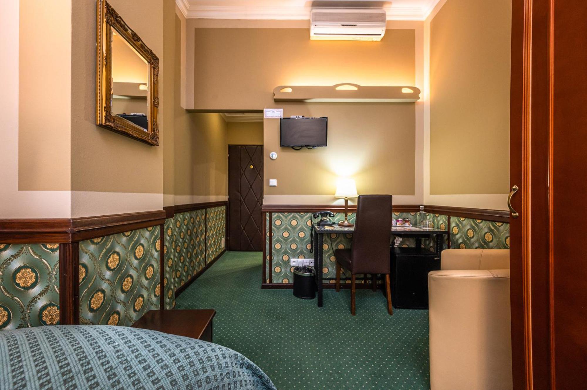 Hotel Hastal Old Town 4*