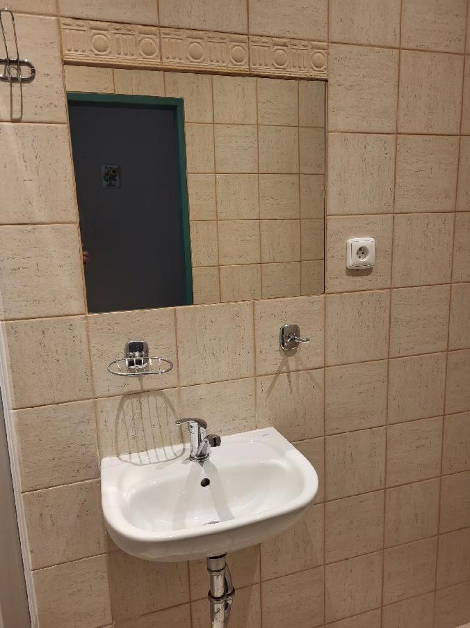 Sunflower Apartment *