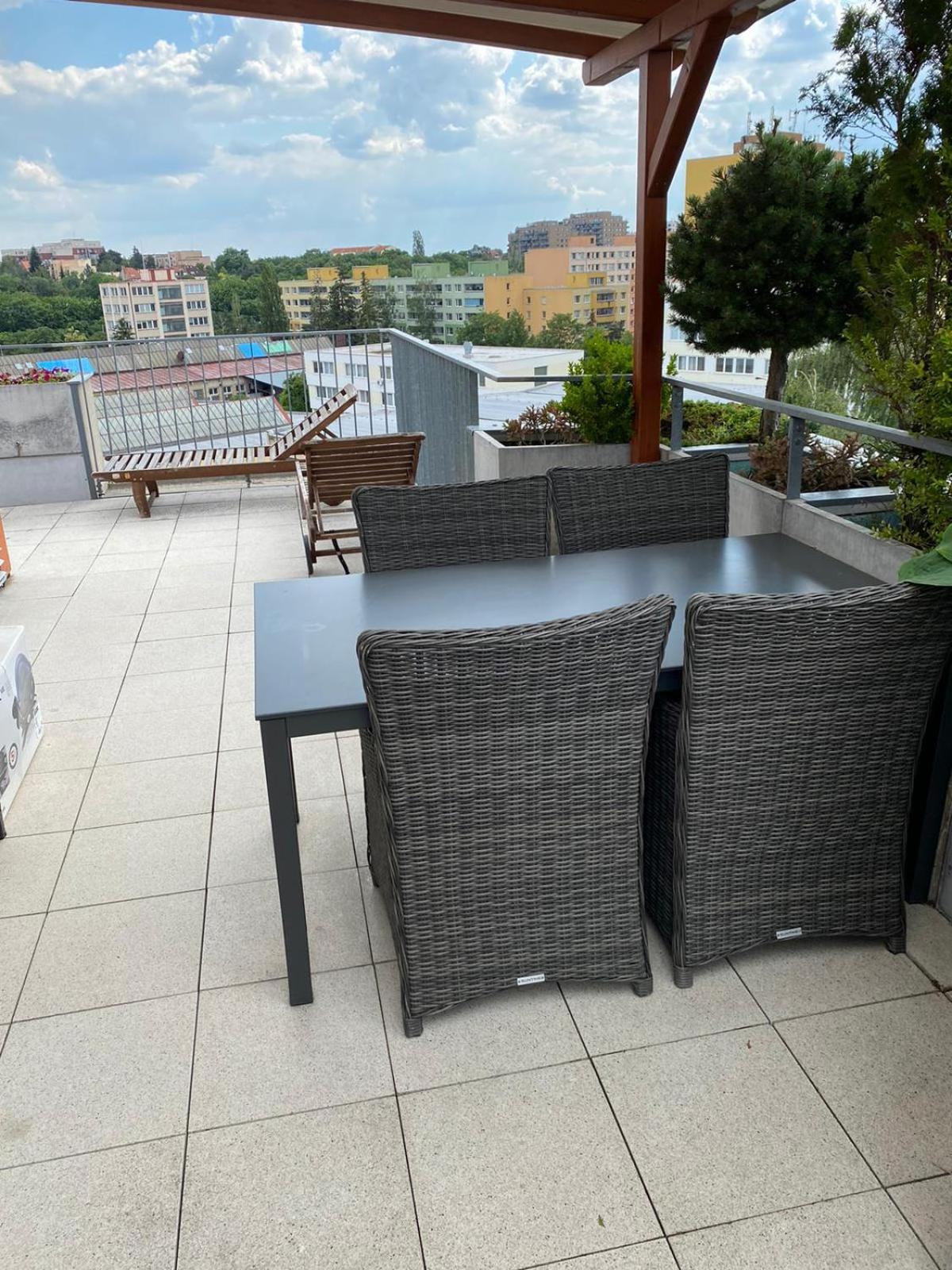 Rooftop With Pergola And Parking Daire *