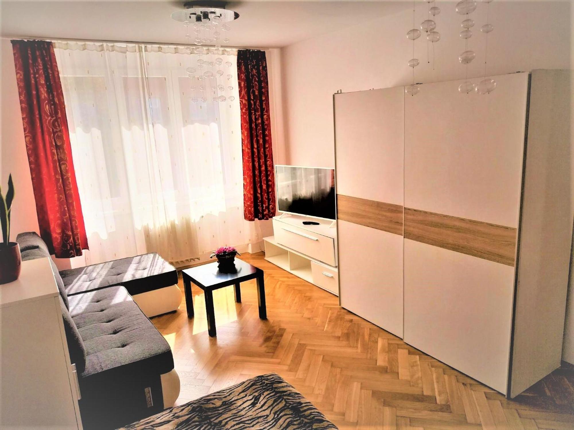 Hospedagem domiciliar Parking Free One With Netflix In Shared Flat With A Woman In Next And Shared Bathroom And Kitchen No Invoice *