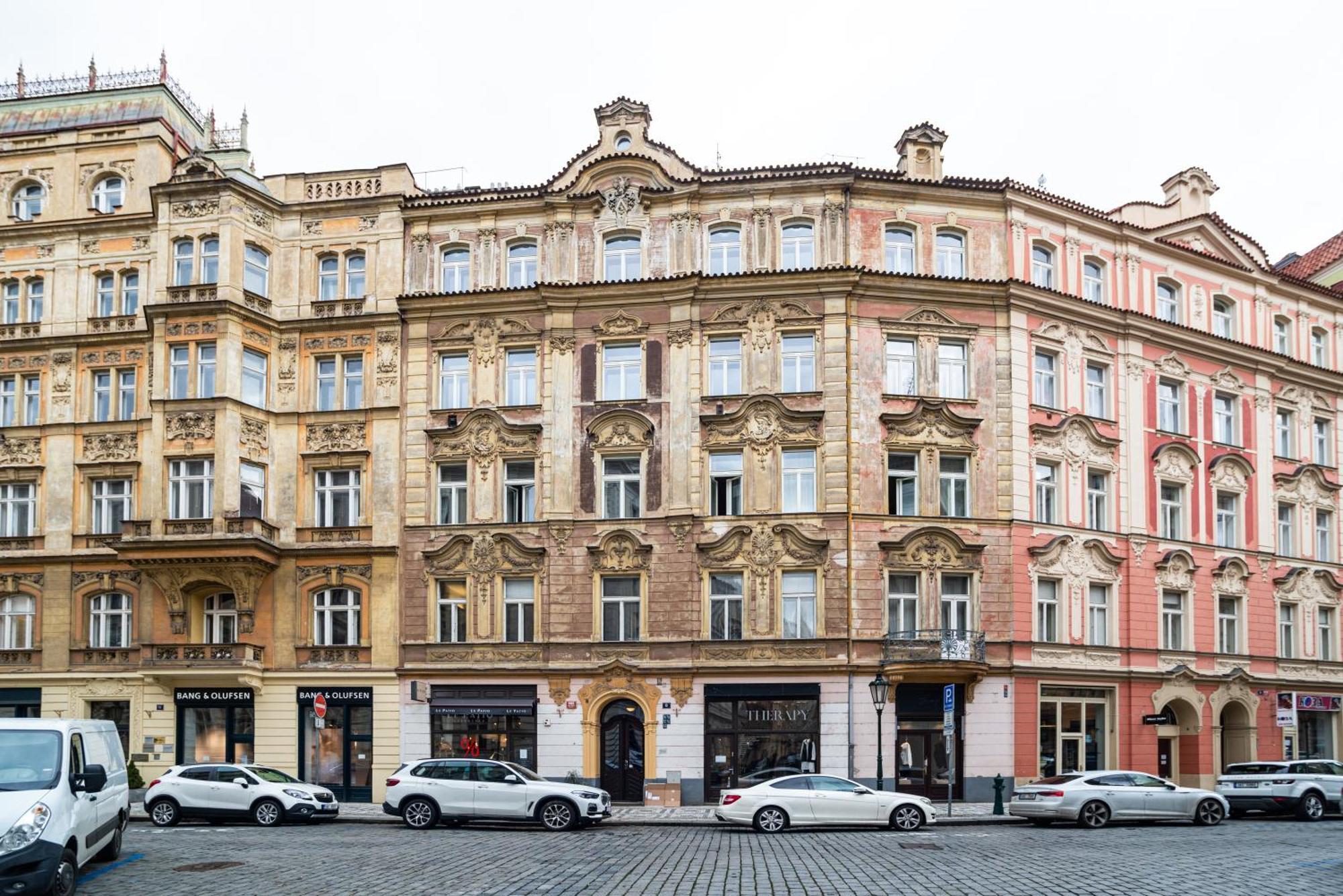 Quiet In The Old Town Prag