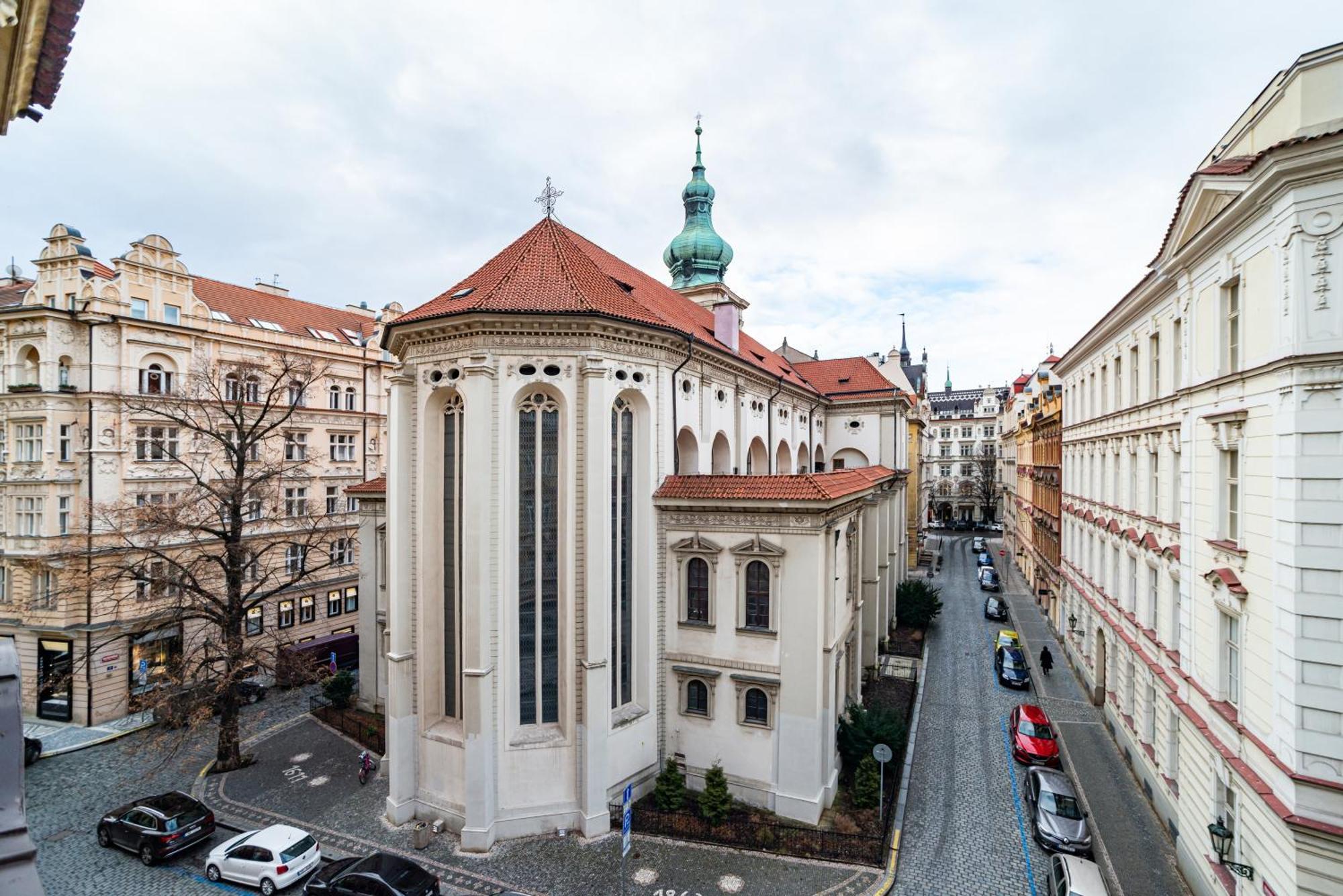 Quiet In The Old Town Prag