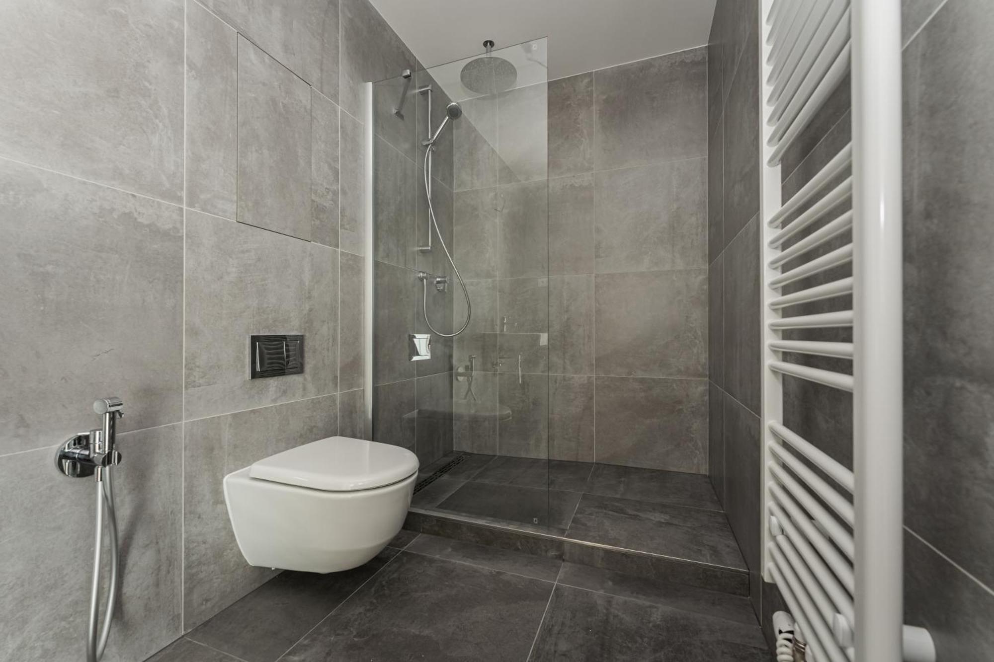 4 Room, 2 Bath, Parking Apartamento