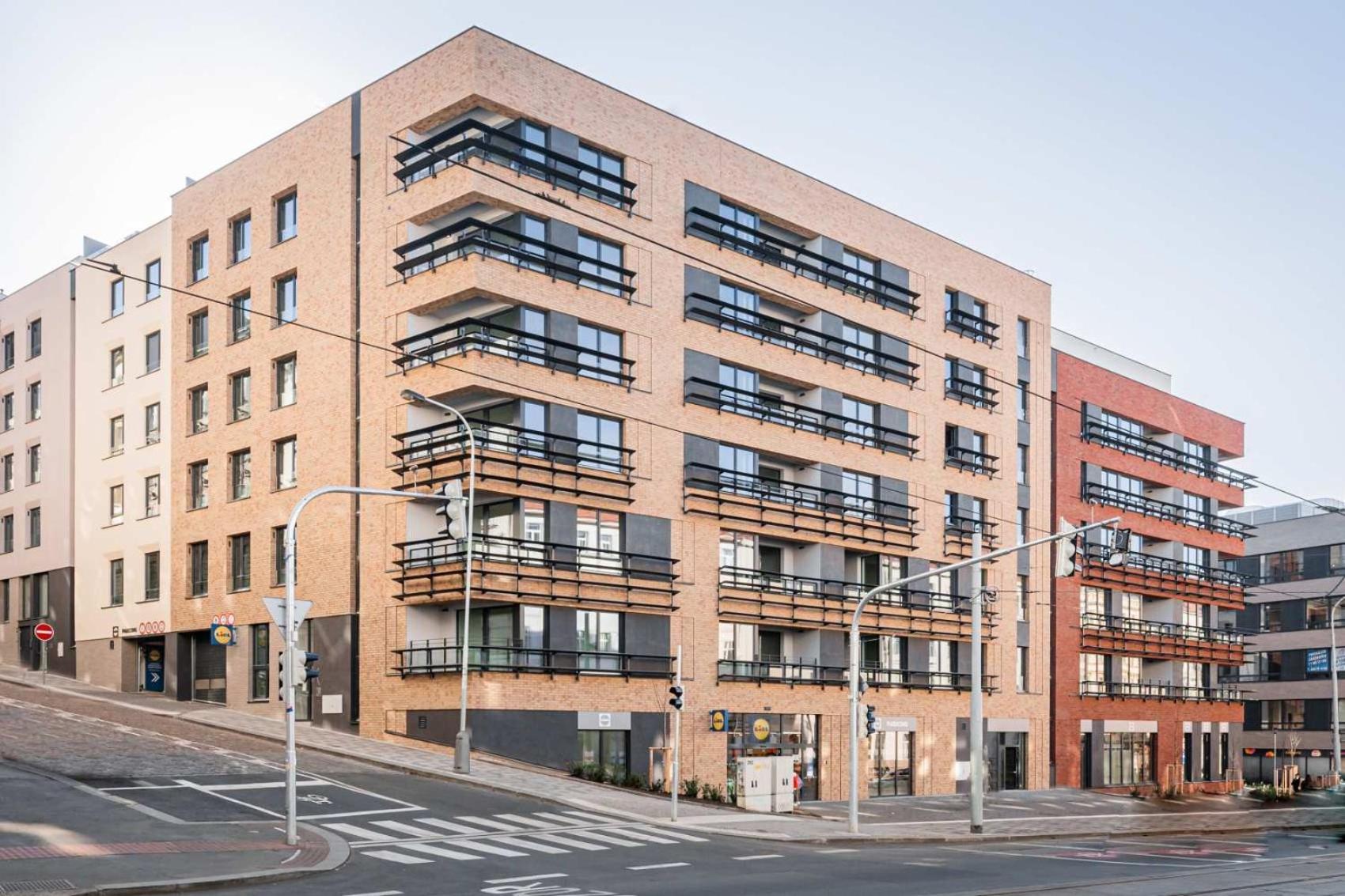 4 Room, 2 Bath, Parking * Praga