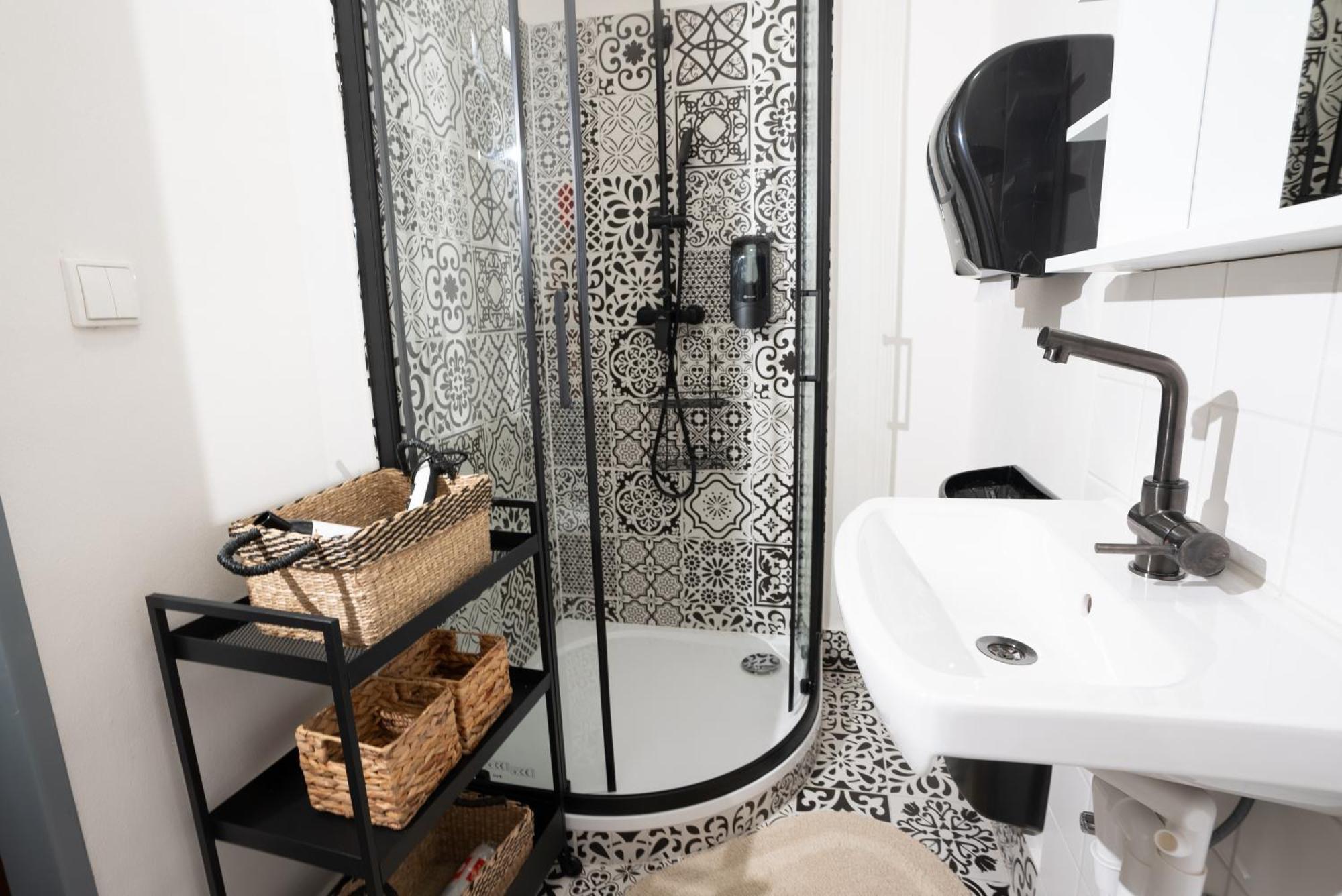 White Wolf House & Albergue