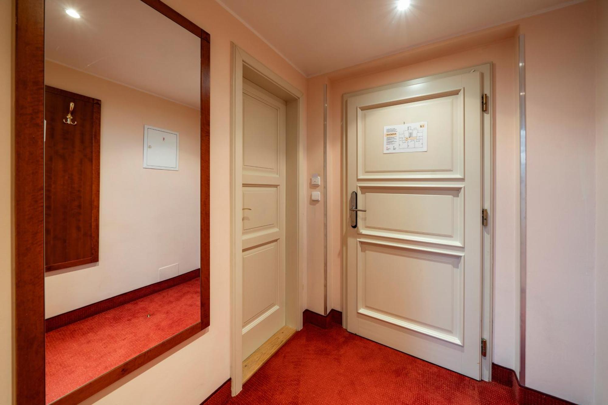 Otel Raffaello Prag