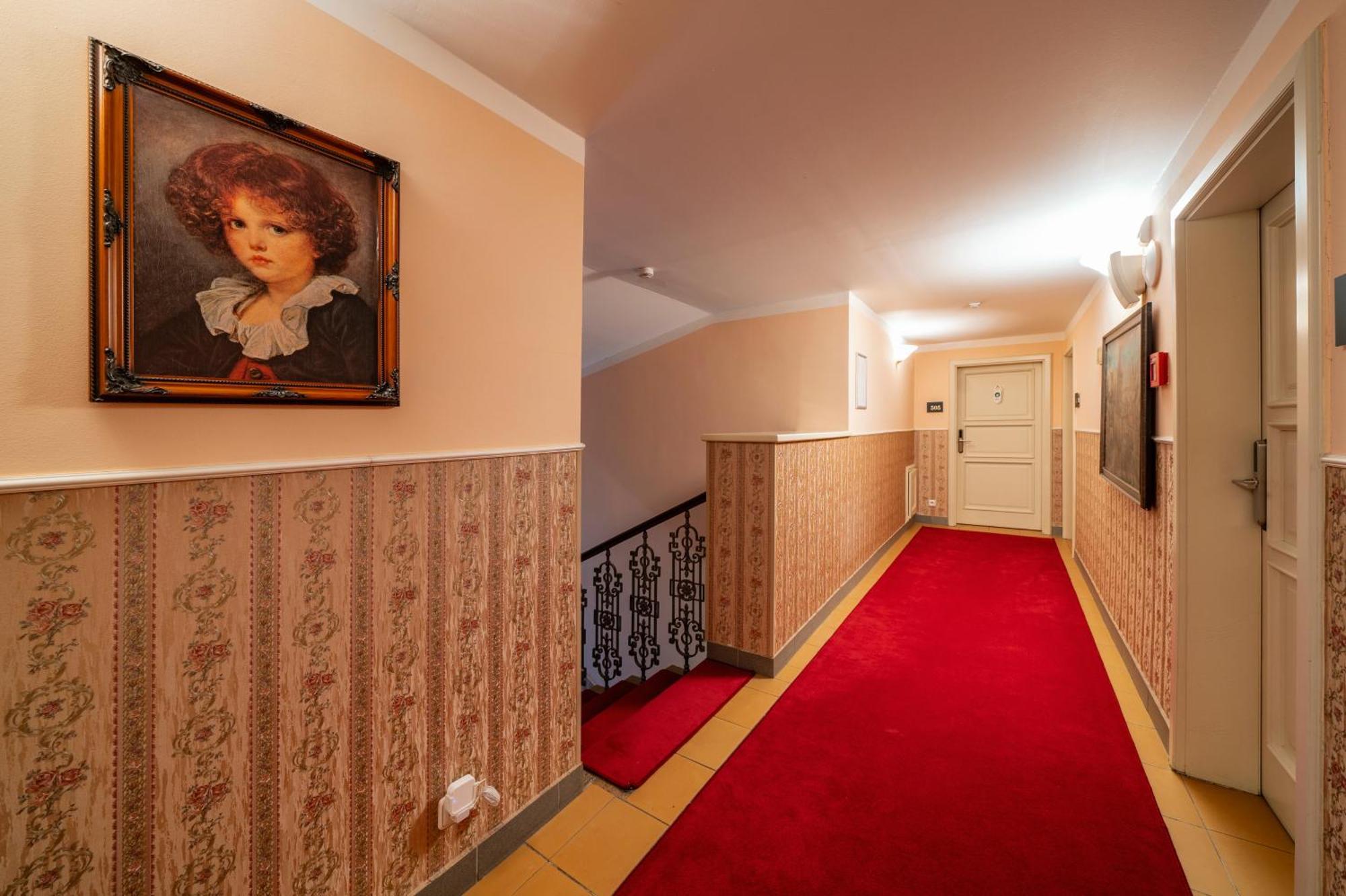 Otel Raffaello Prag