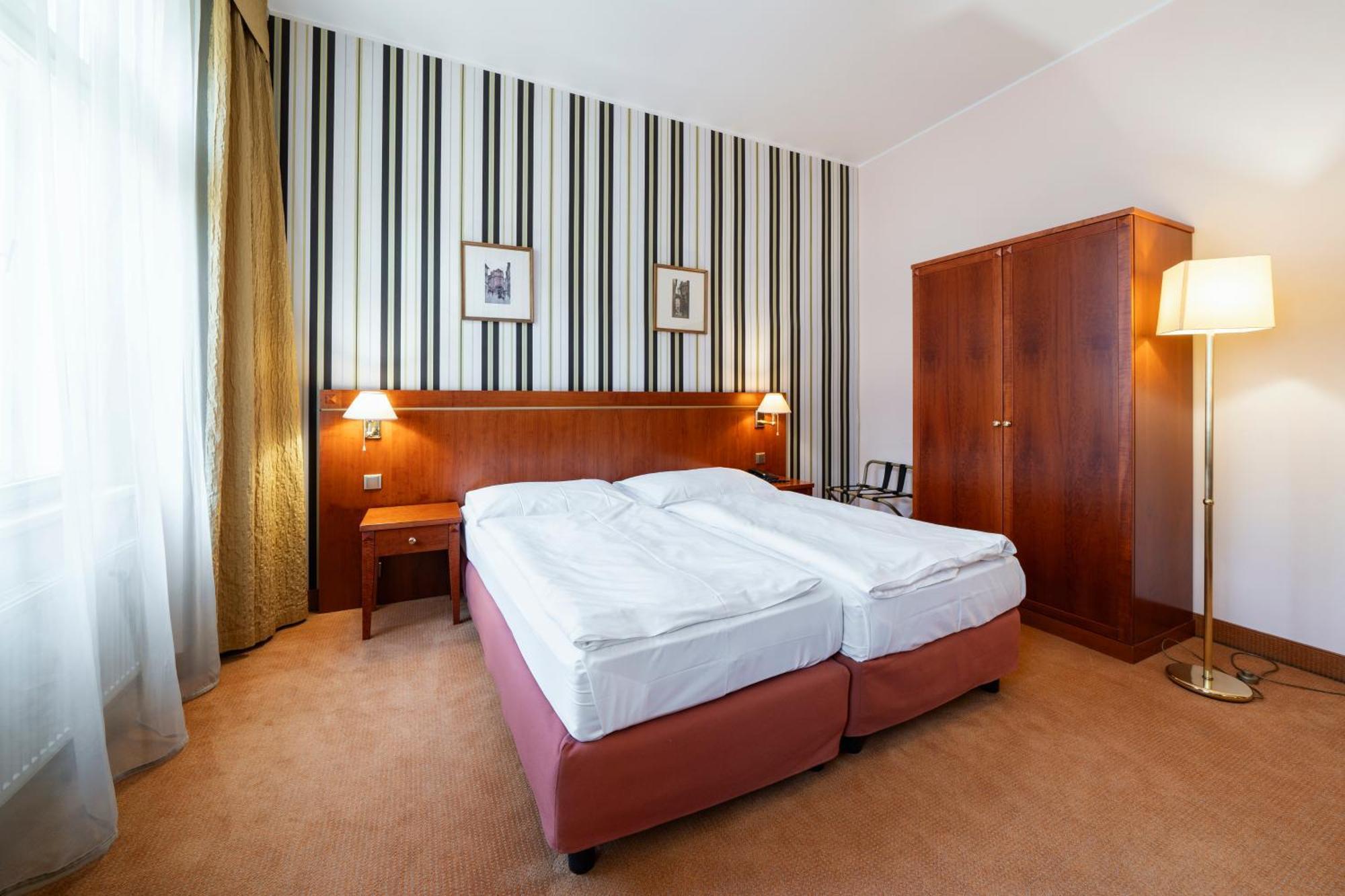 Otel Raffaello Prag