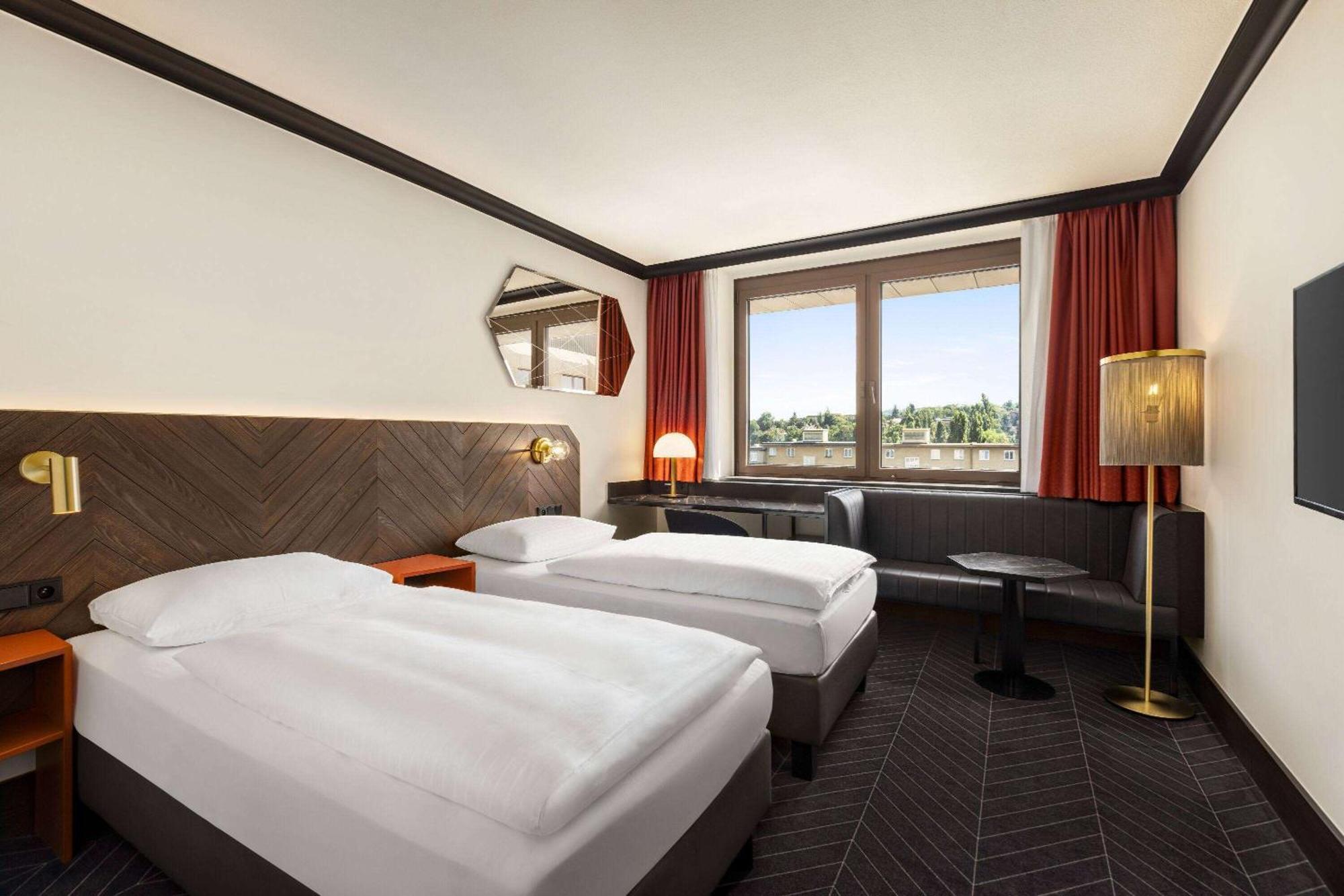 Vienna House By Wyndham Diplomat Hotel 4*