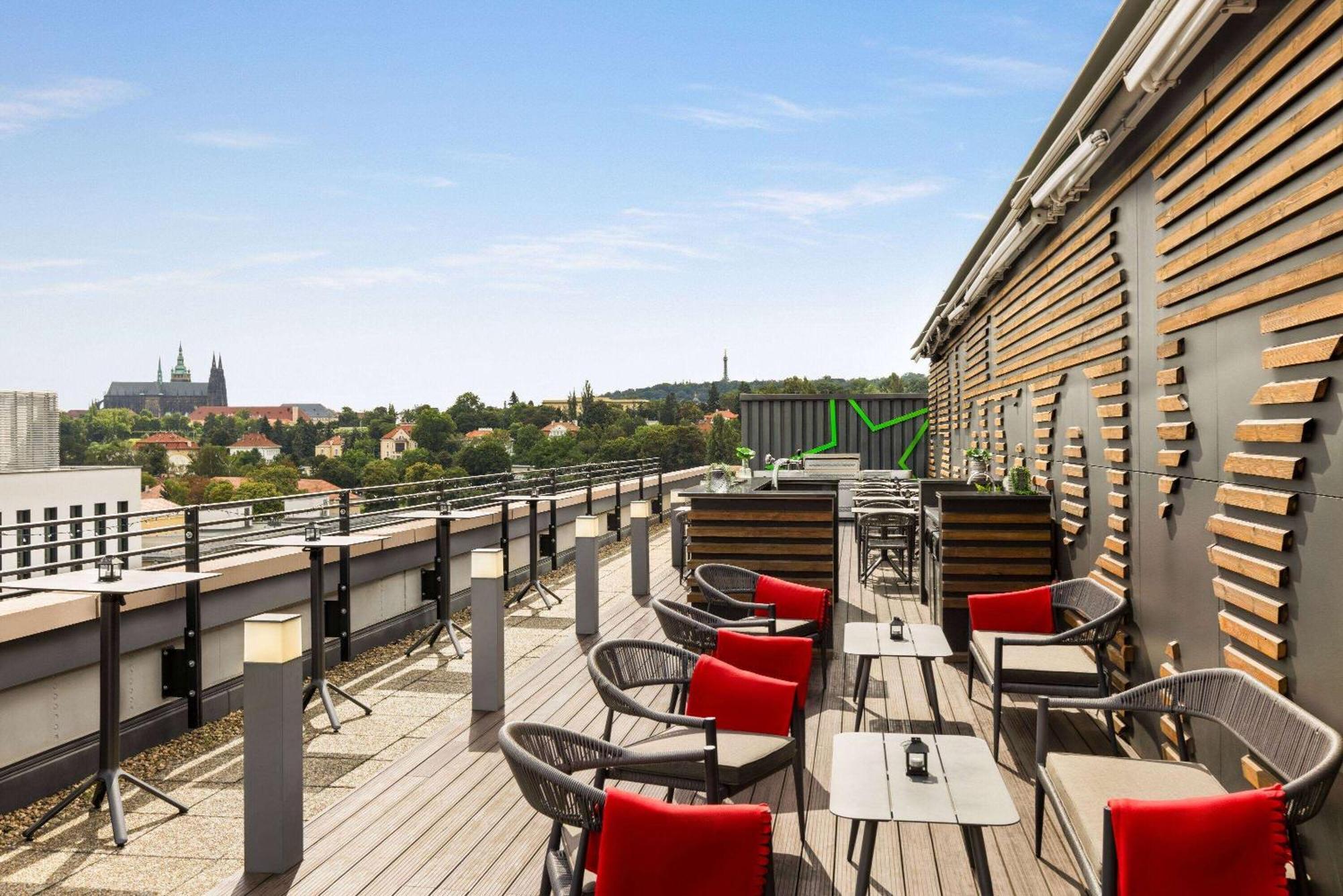 Hotel Vienna House By Wyndham Diplomat 4*