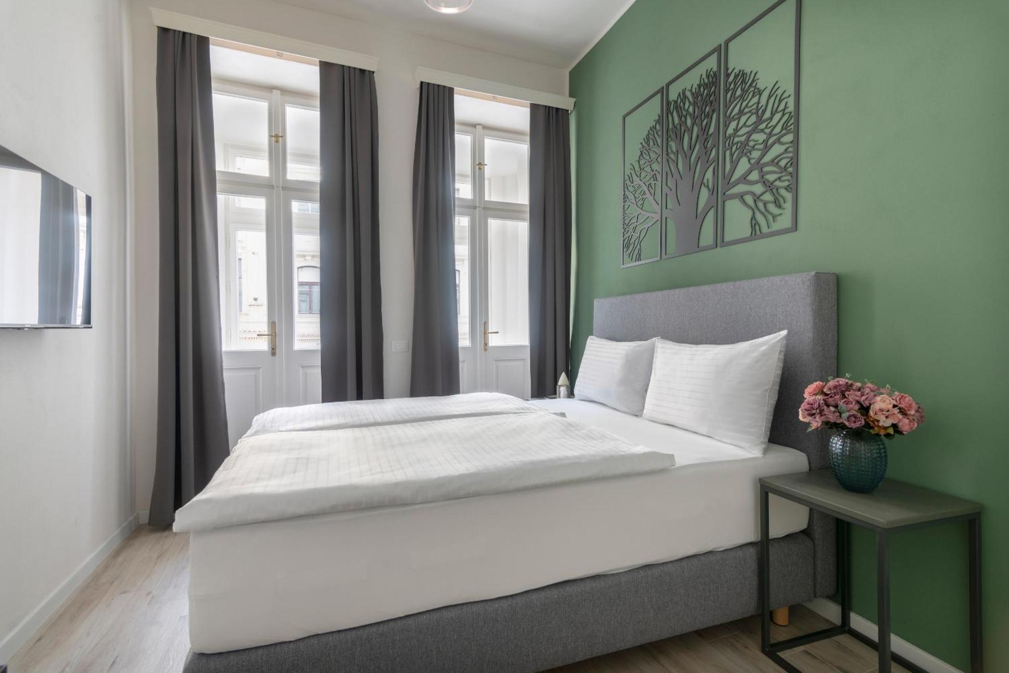 Kinsky Garden And By Dwellfort Aparthotel 4*