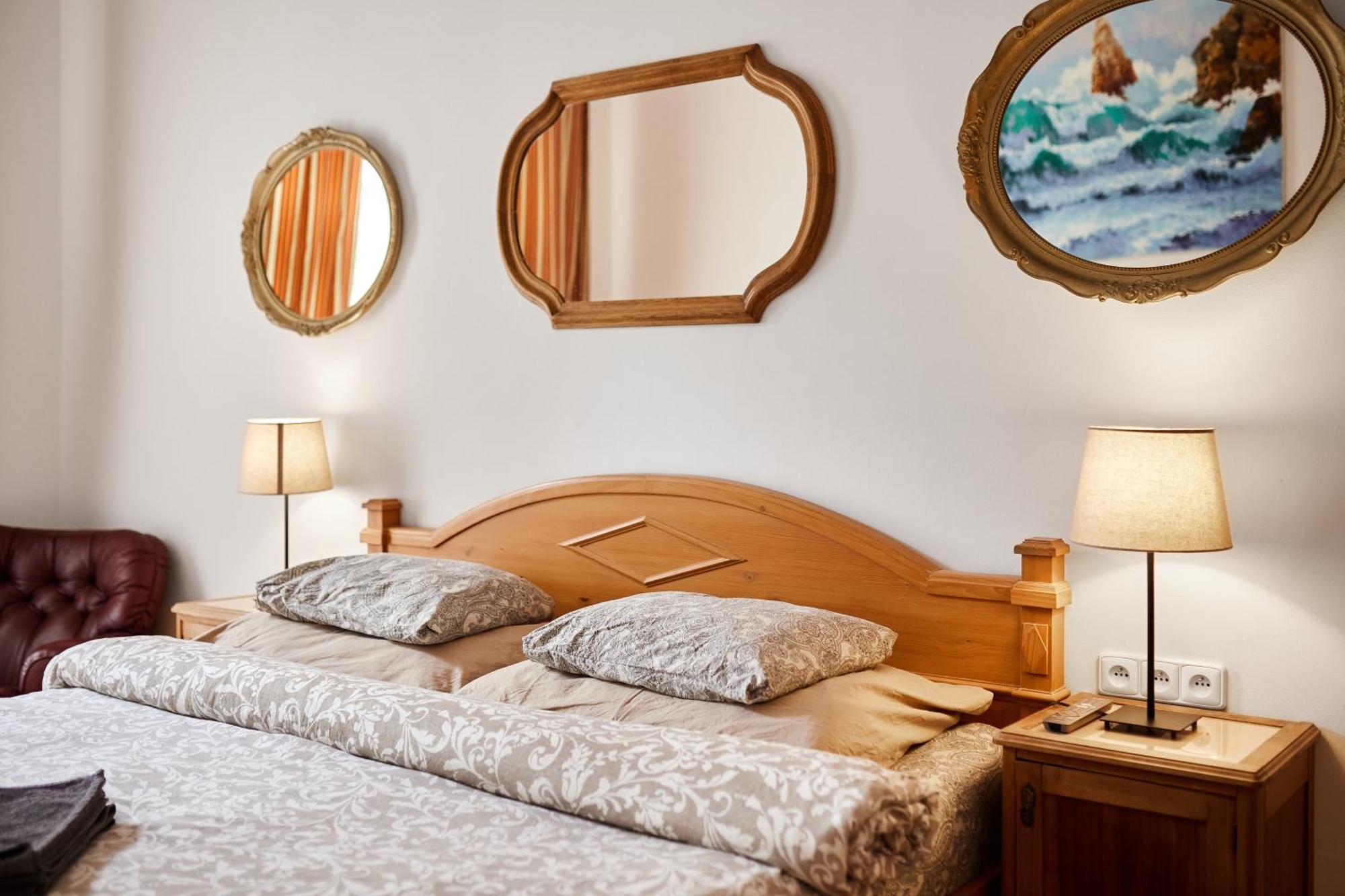 & Parking Assistance Homestay Prague