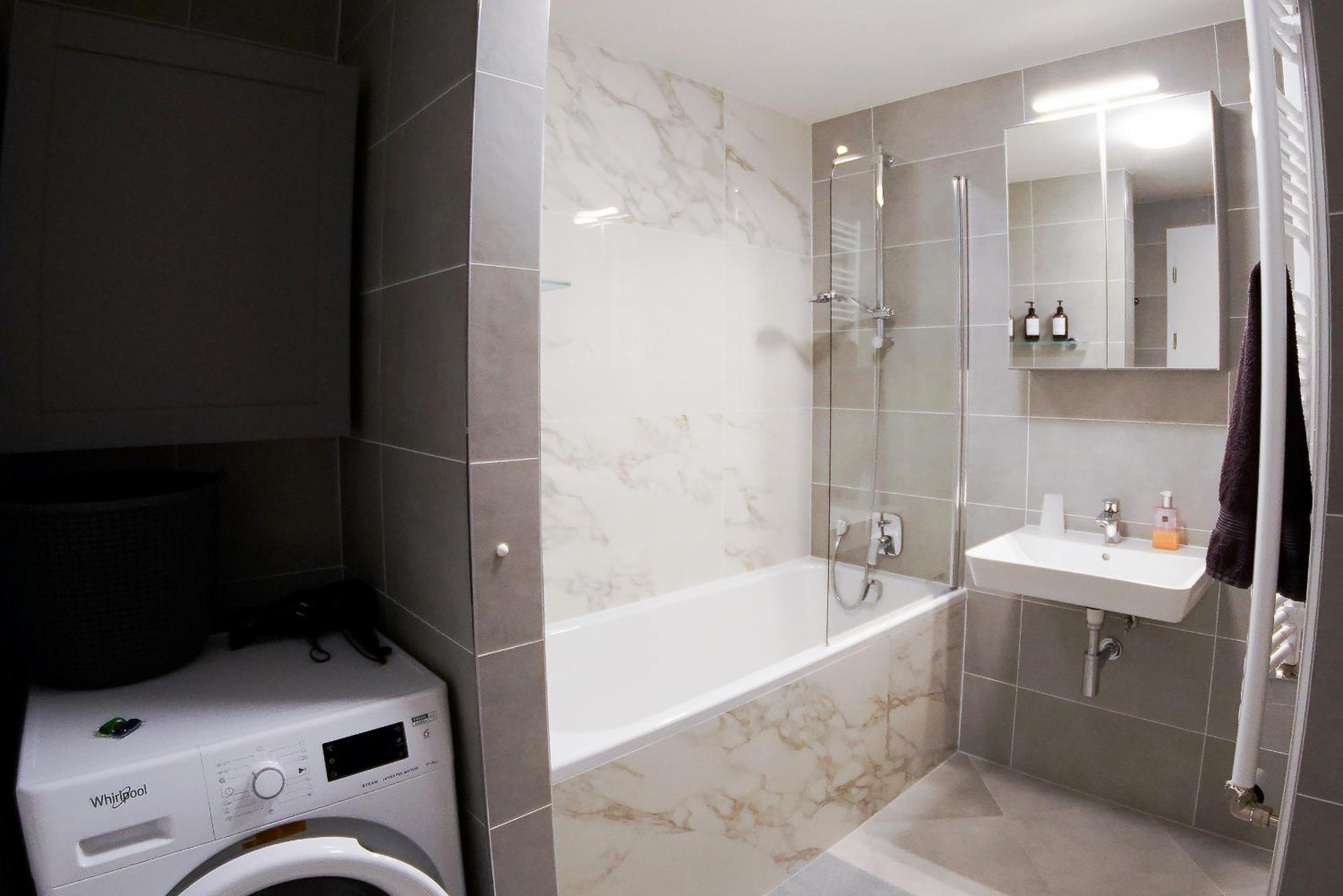 Apartamento Holesovice Delight: Modern Comfort With A Twist In 7 *