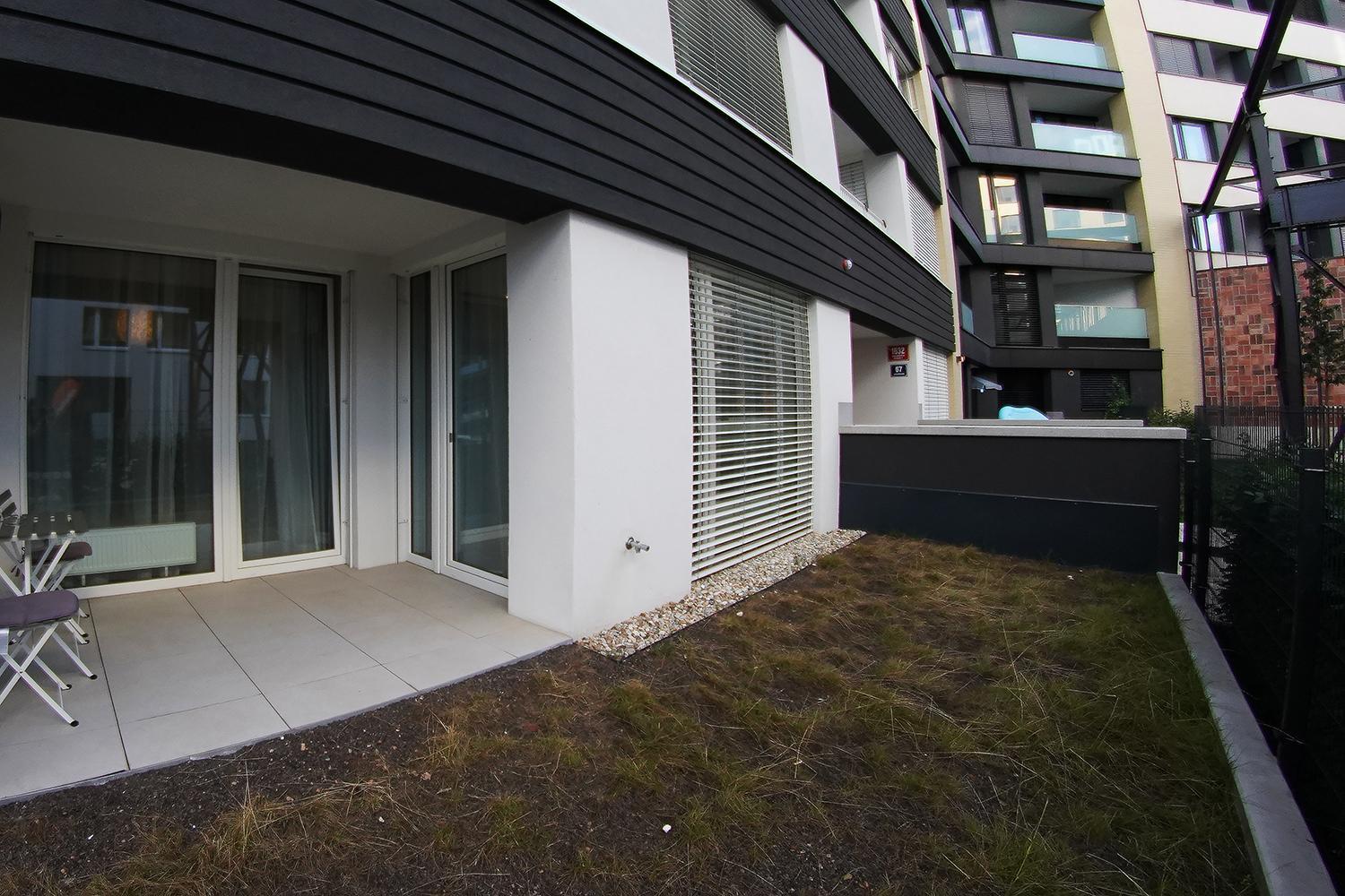 Apartamento Holesovice Delight: Modern Comfort With A Twist In 7 *