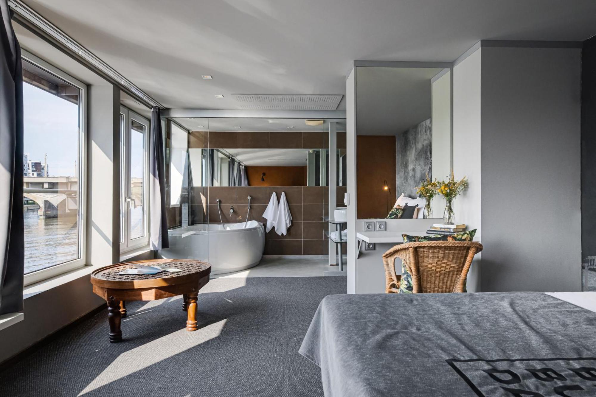 Marina Bateau-hôtel 2*