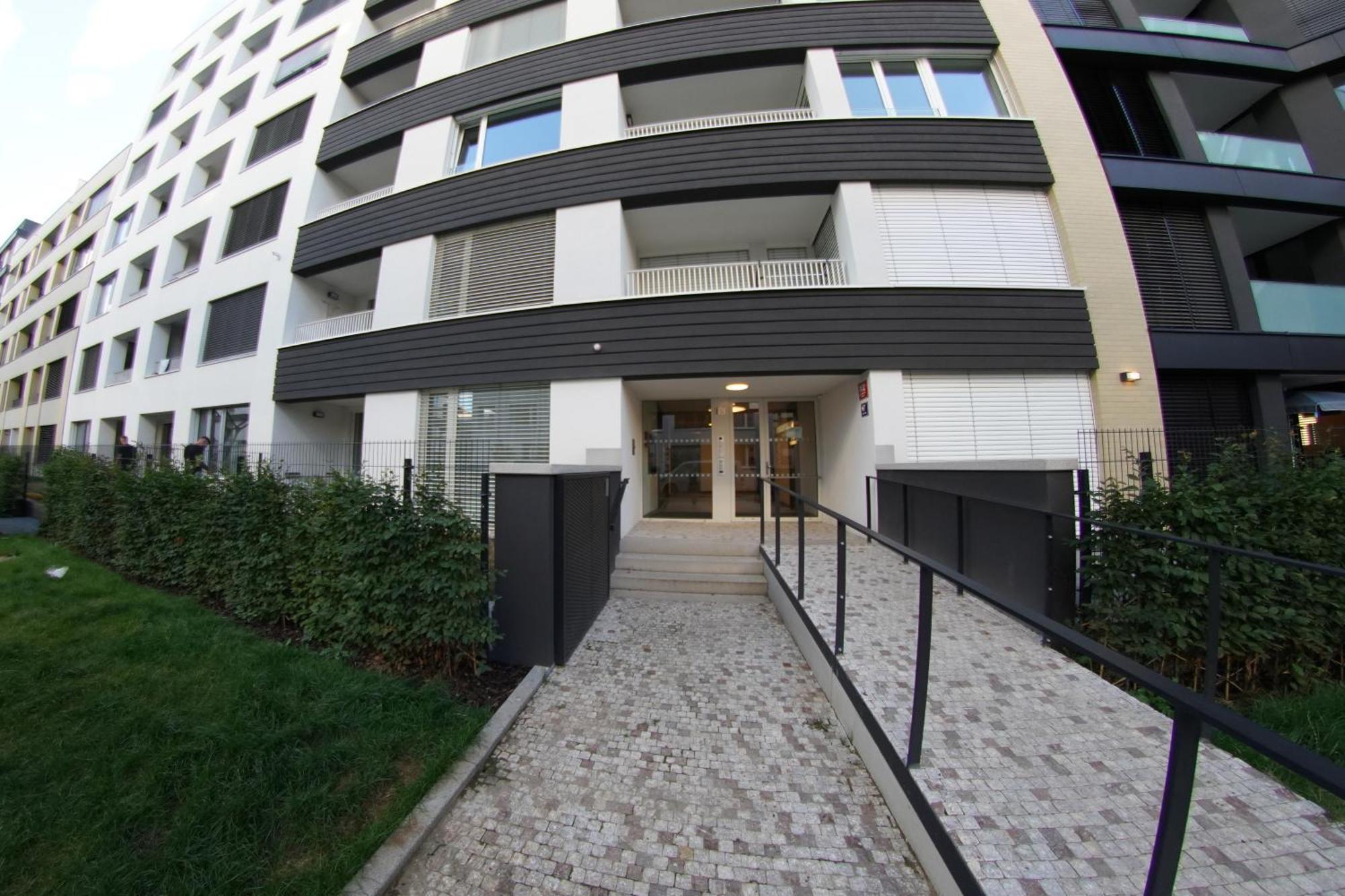 Apartamento Holesovice Delight: Modern Comfort With A Twist In 7
