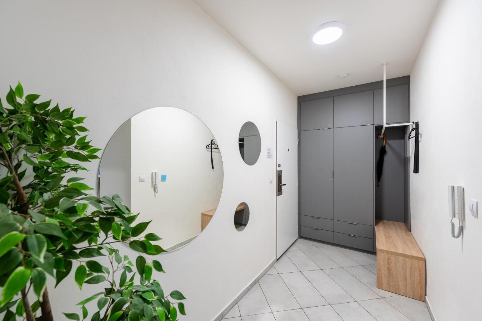 Apartment Honest Smichov *