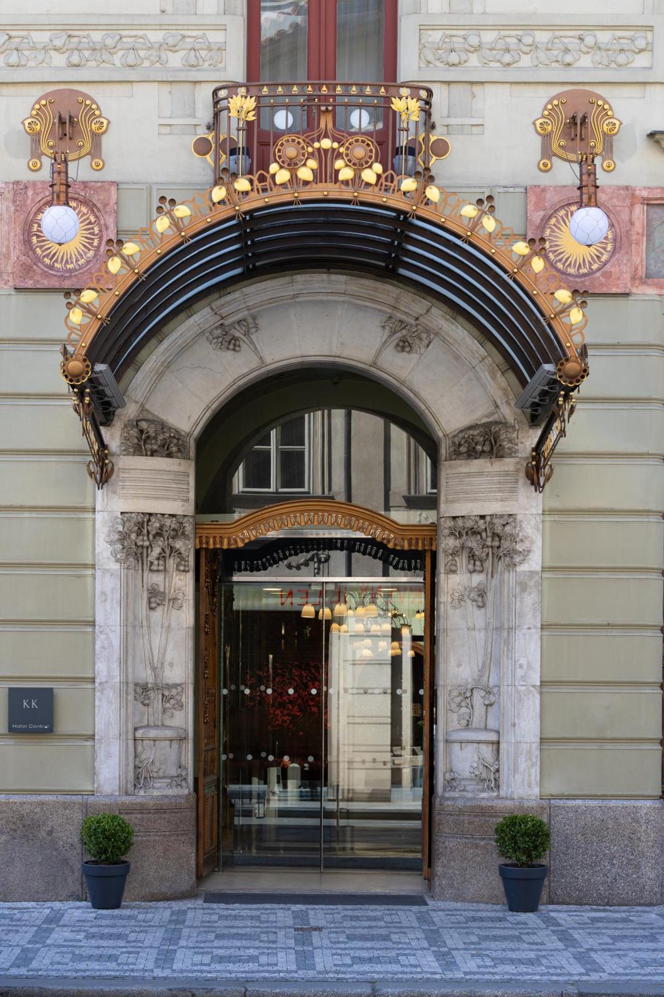 Hotel K+k 4*