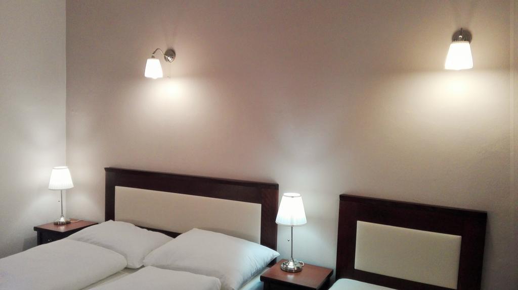 Elen's Arlington Praga