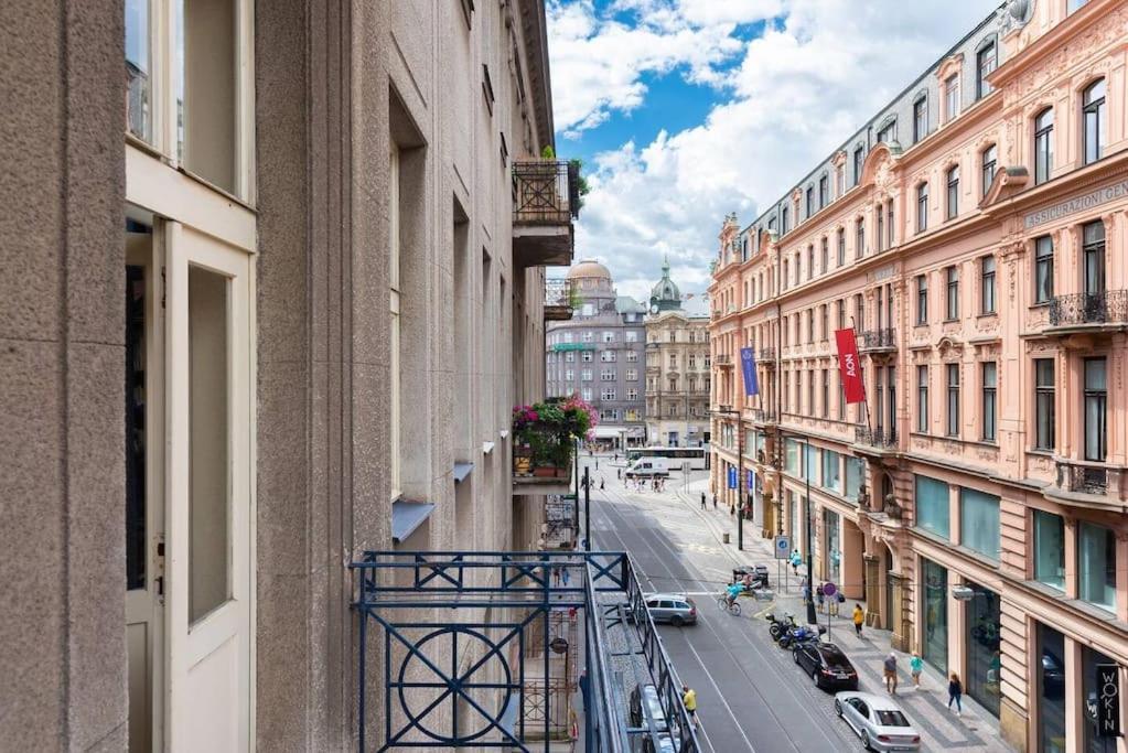 Apartment Spacious With Balcony At Wenceslas Sq Prag