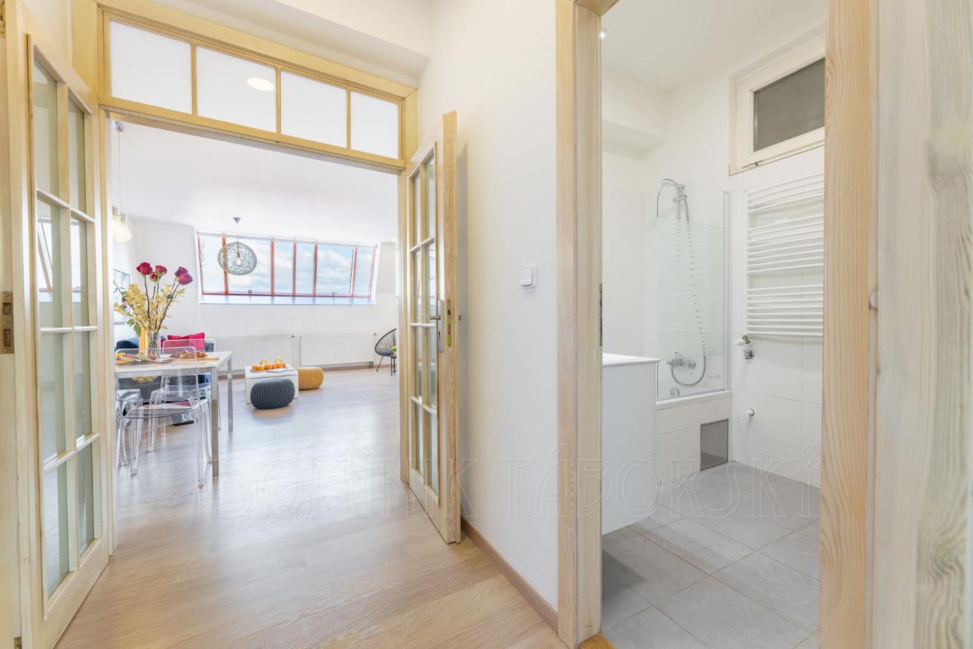Karlova Old Town Apartment