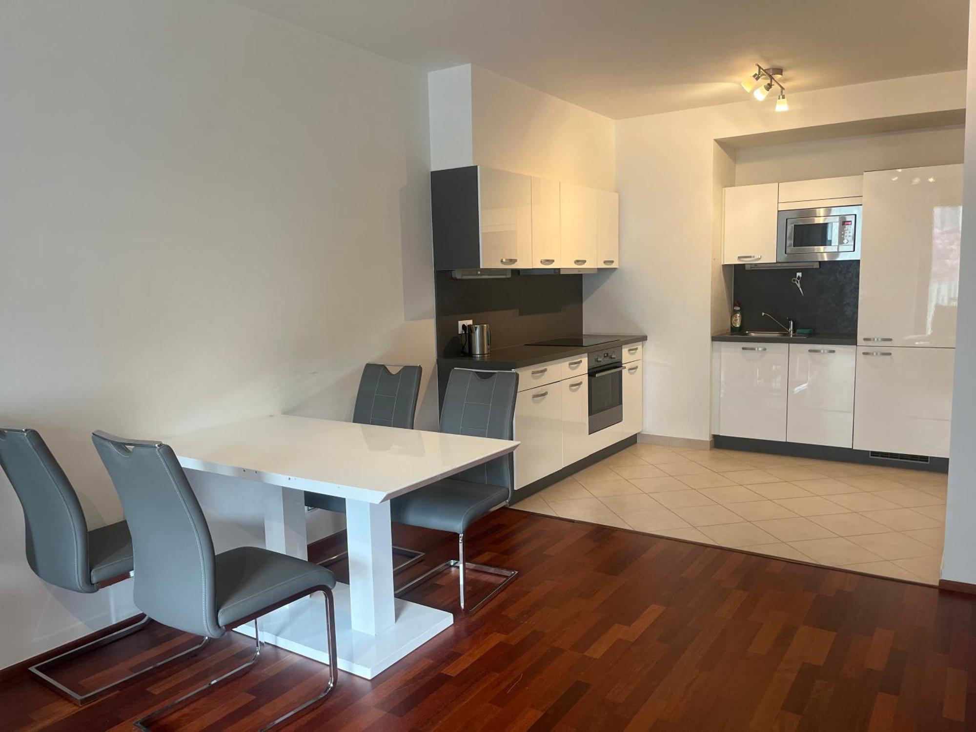 Garden Tower S Balkonem, Garaz Appartement Prague