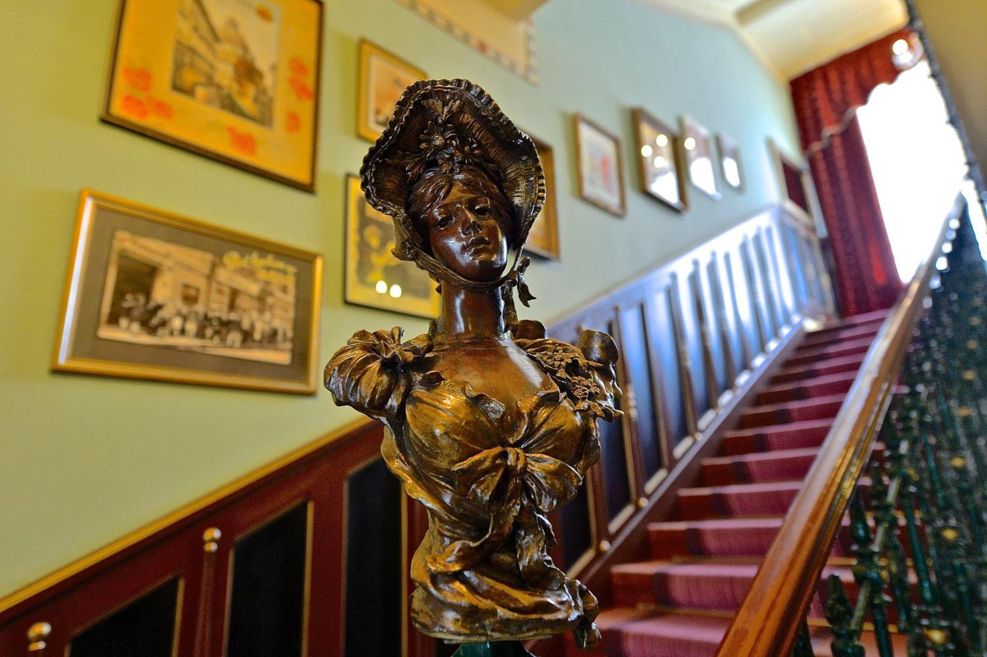 Hotel Hastal Old Town 4*