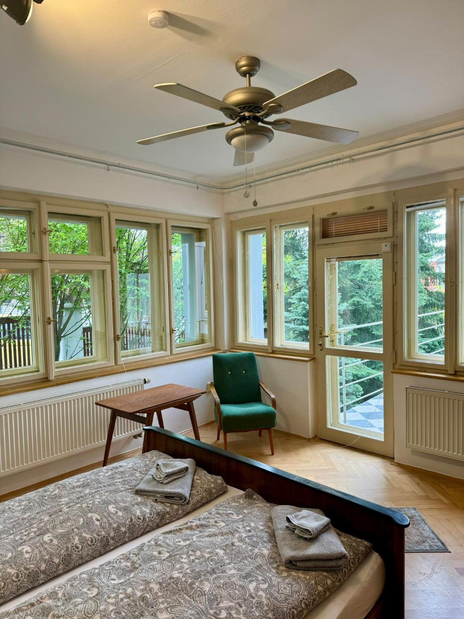 Retro Villa Prague 700Sqm Indoor-Pool, Sauna, Bbq, Table Soccer Prague