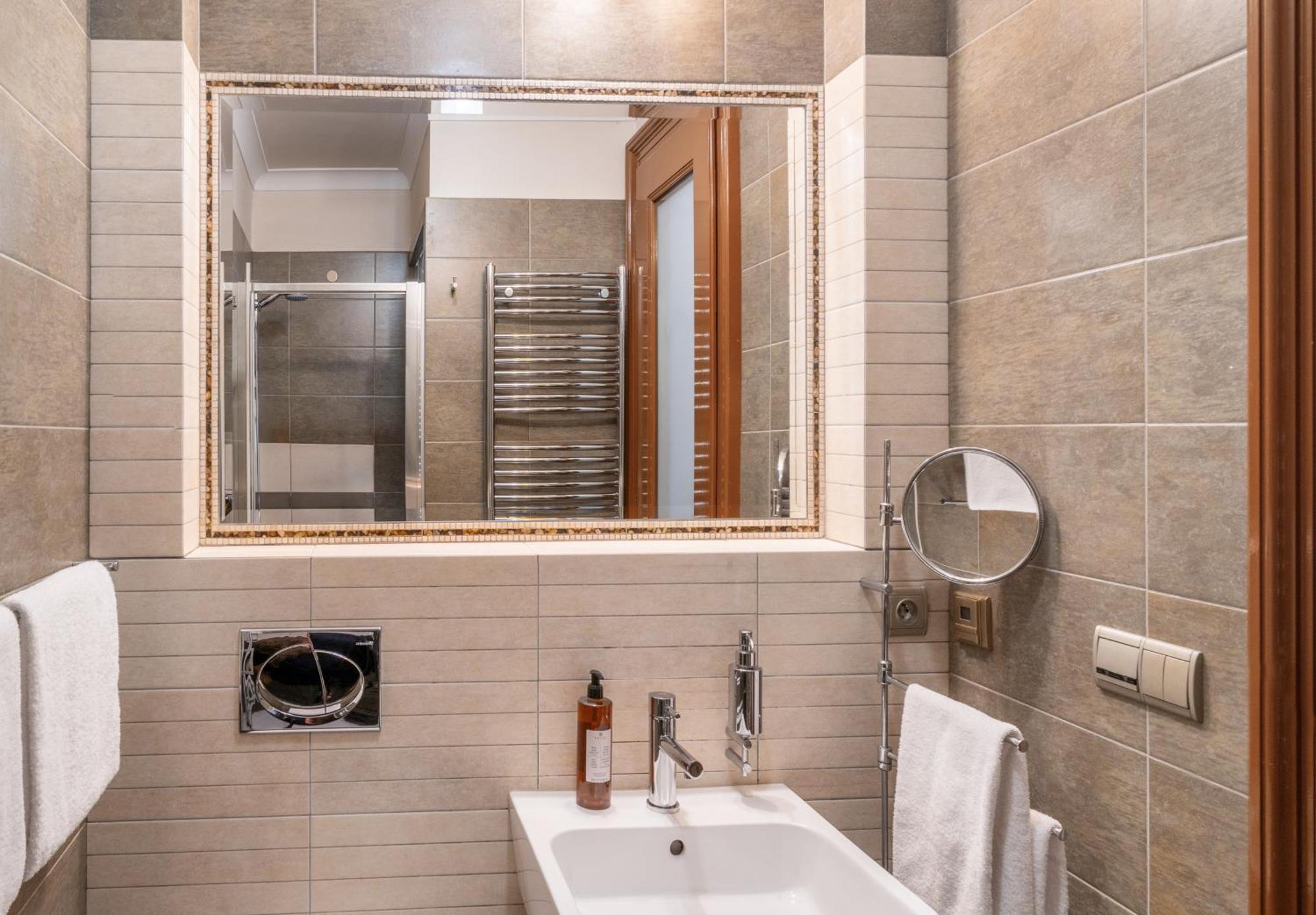 3 Epoques By Adrez Apartment *