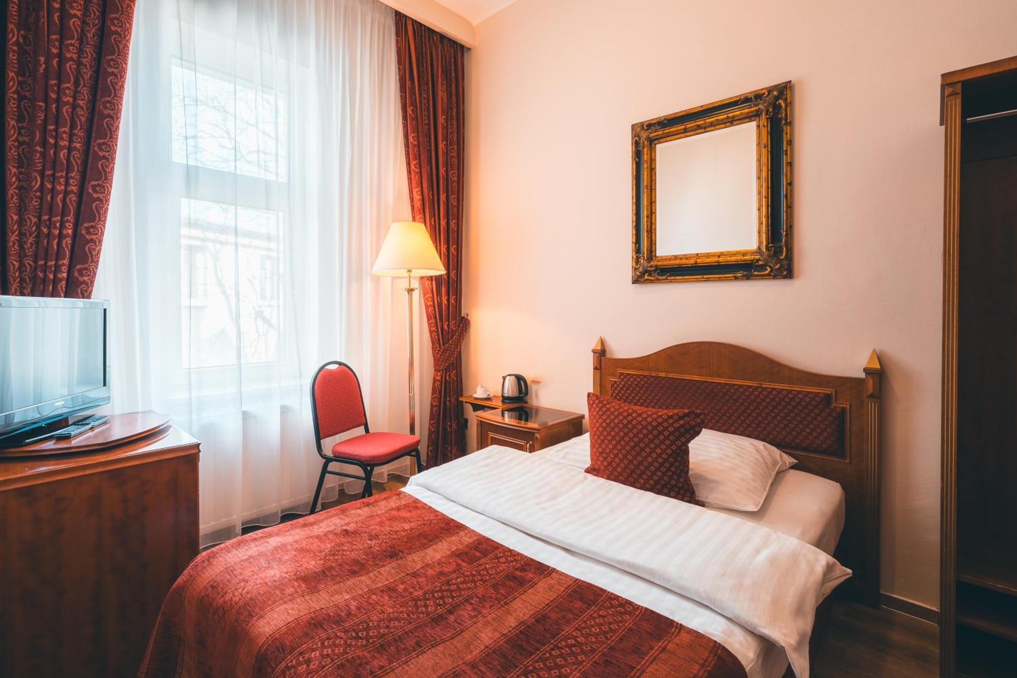 Ariston Hotel 4*
