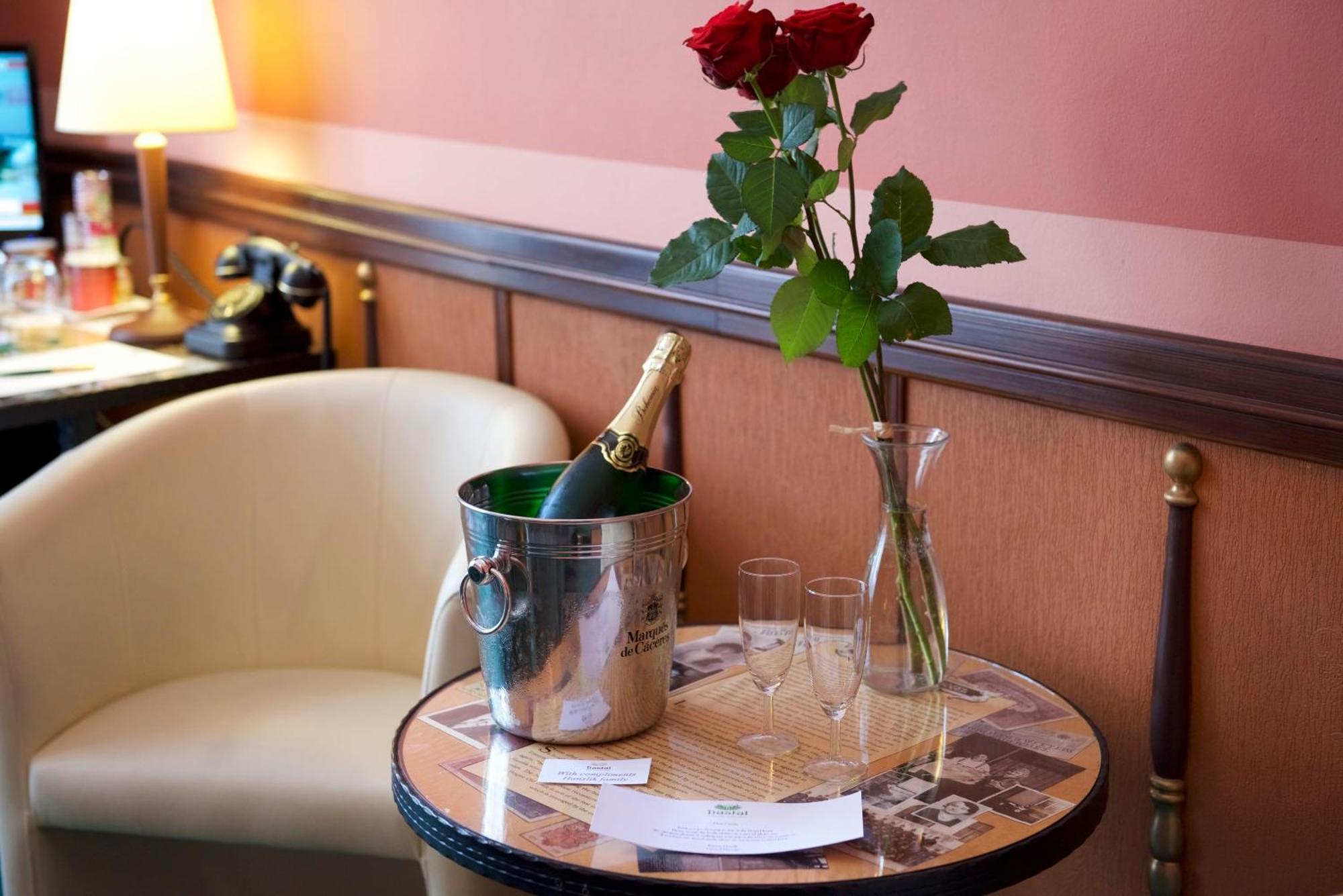 Hotel Hastal Old Town 4*