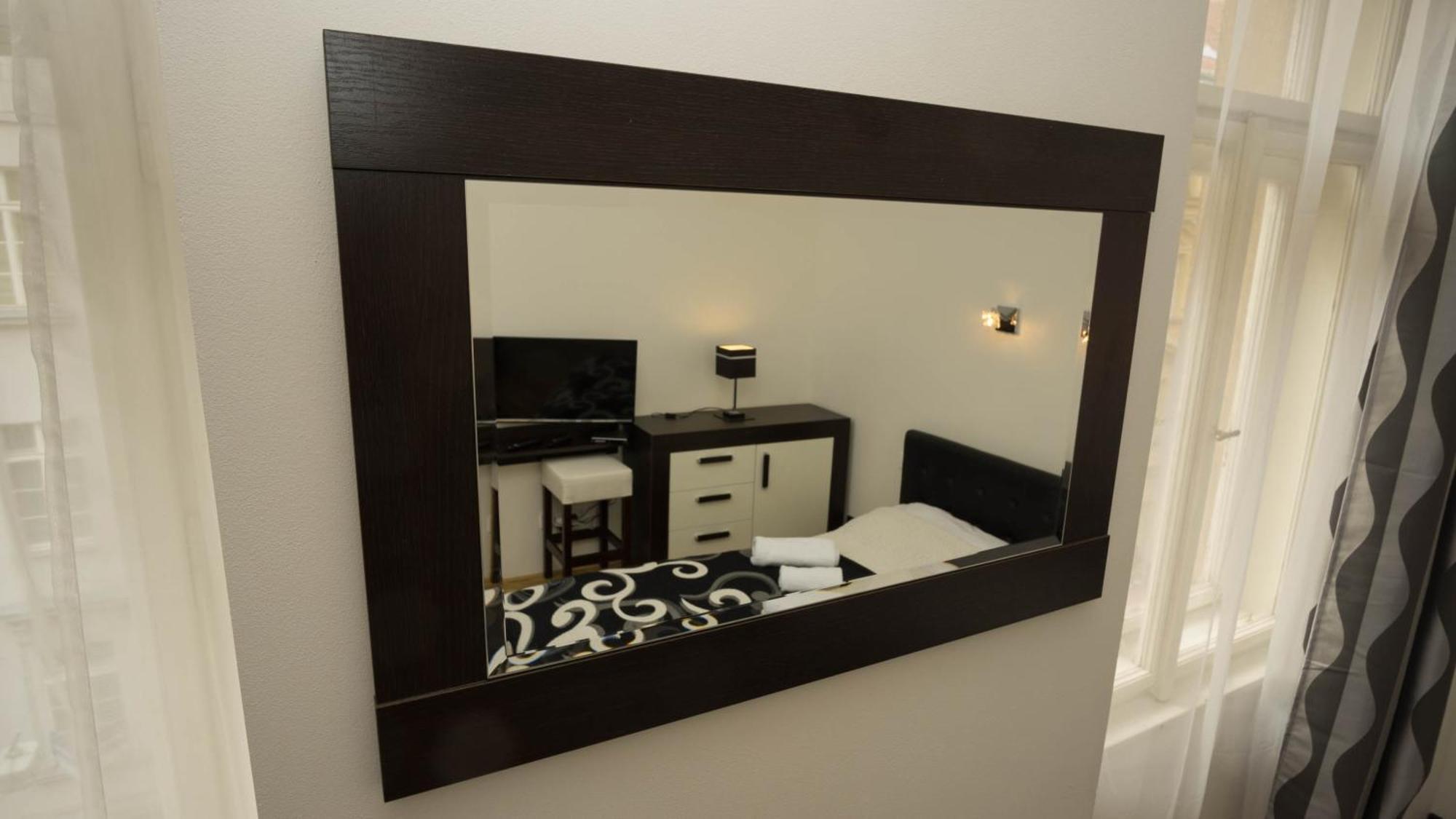Black & White Apartment Prague By Wenceslas Square And Muzeum Apartment *