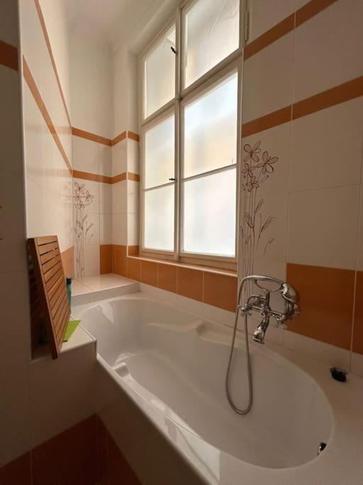 Cozygem Apt 2 Mins Walk Charles Bridge Appartement