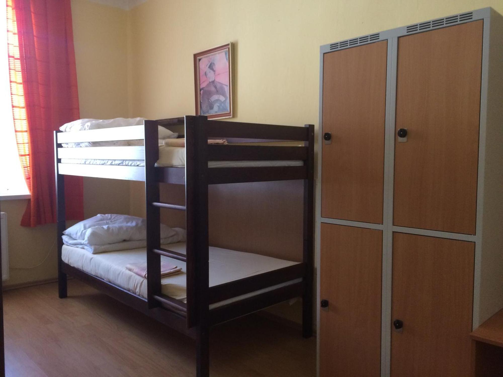 Dakura Hostel *